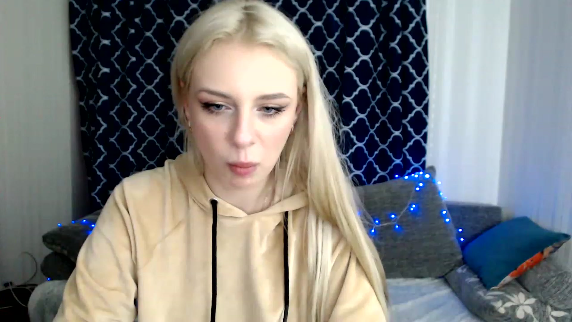 Gallery image thumbnail from Ririma_xo's myfreecams stream on, 11/25/2022, 13:03 image 17 of 20