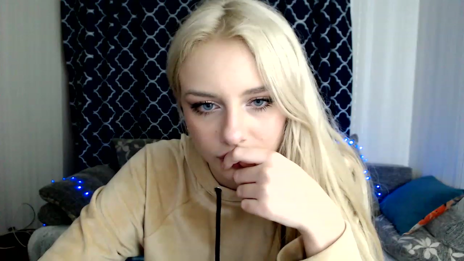 Gallery image thumbnail from Ririma_xo's myfreecams stream on, 11/25/2022, 13:03 image 13 of 20