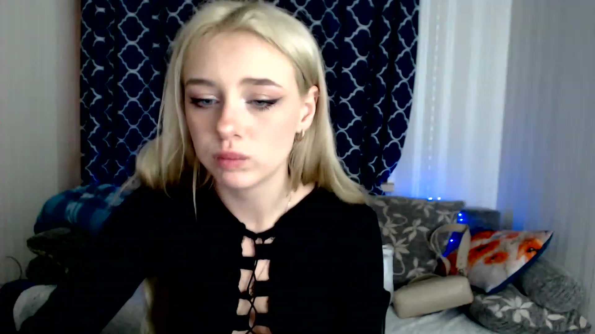 Gallery image thumbnail from Ririma_xo's myfreecams stream on, 11/26/2022, 09:08 image 17 of 20