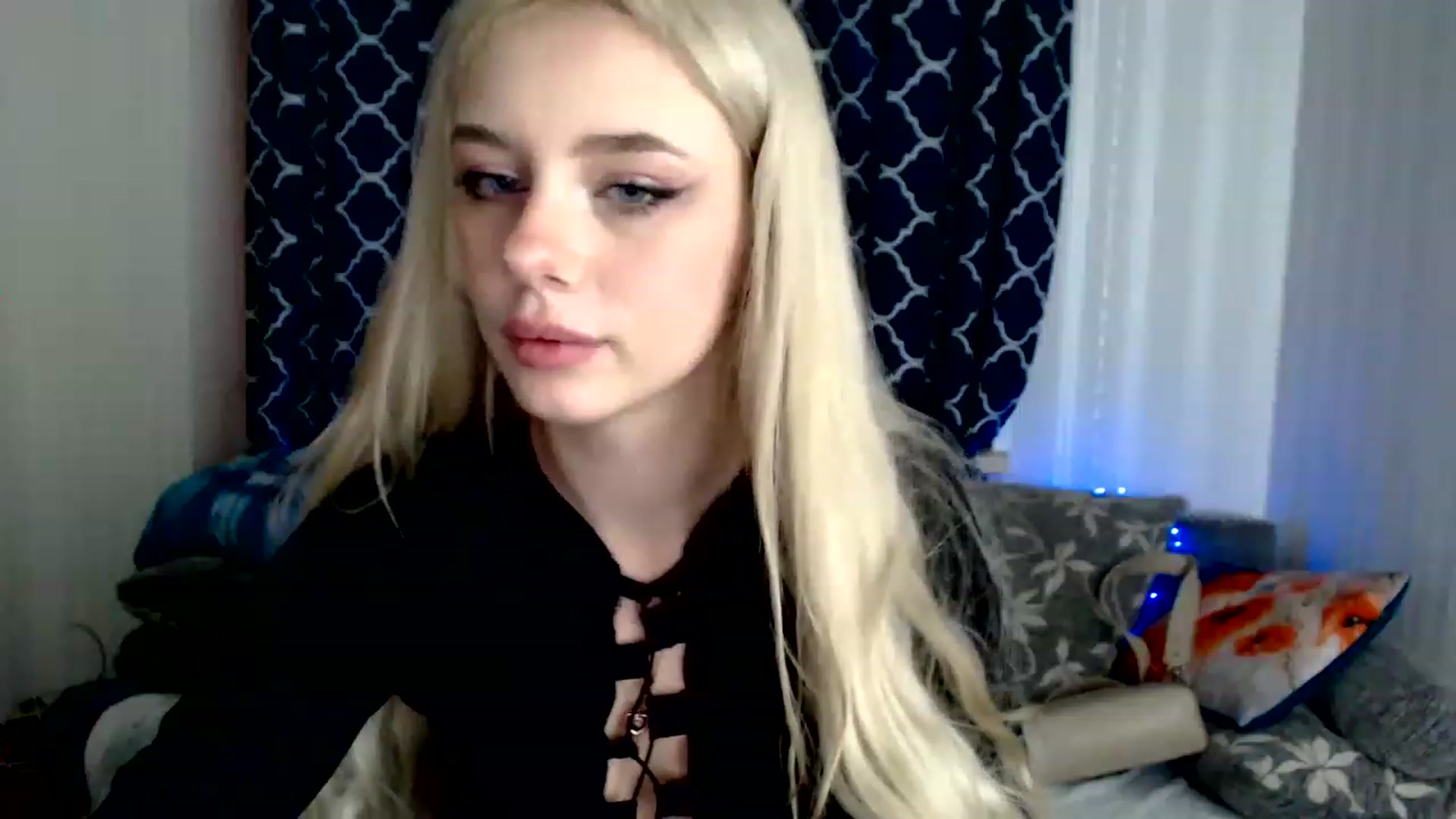 Gallery image thumbnail from Ririma_xo's myfreecams stream on, 11/26/2022, 09:08 image 7 of 20