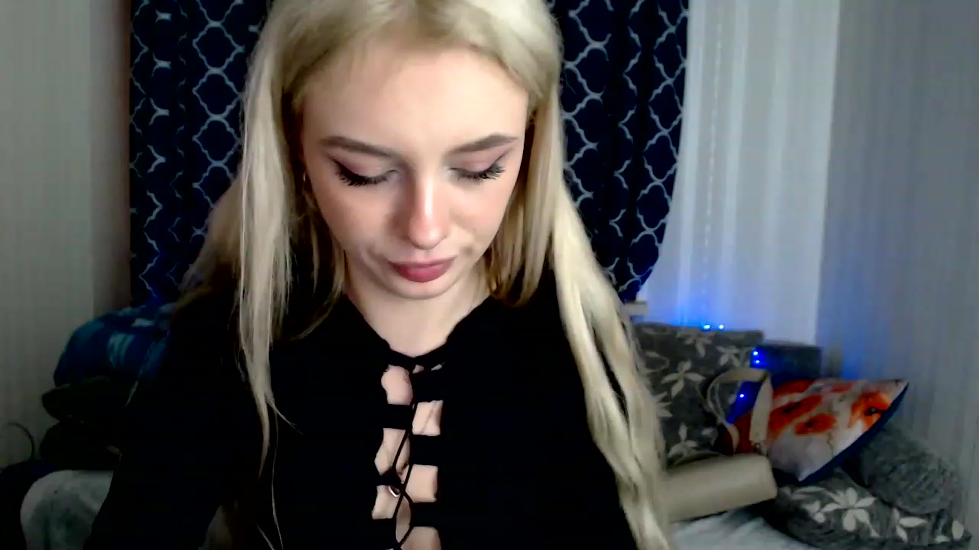 Gallery image thumbnail from Ririma_xo's myfreecams stream on, 11/26/2022, 09:08 image 19 of 20