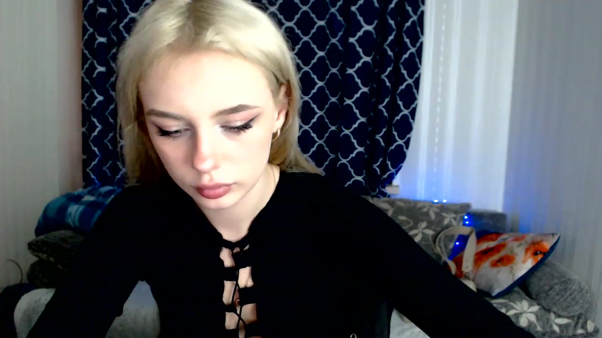 Gallery image thumbnail from Ririma_xo's myfreecams stream on, 11/26/2022, 09:08 image 15 of 20