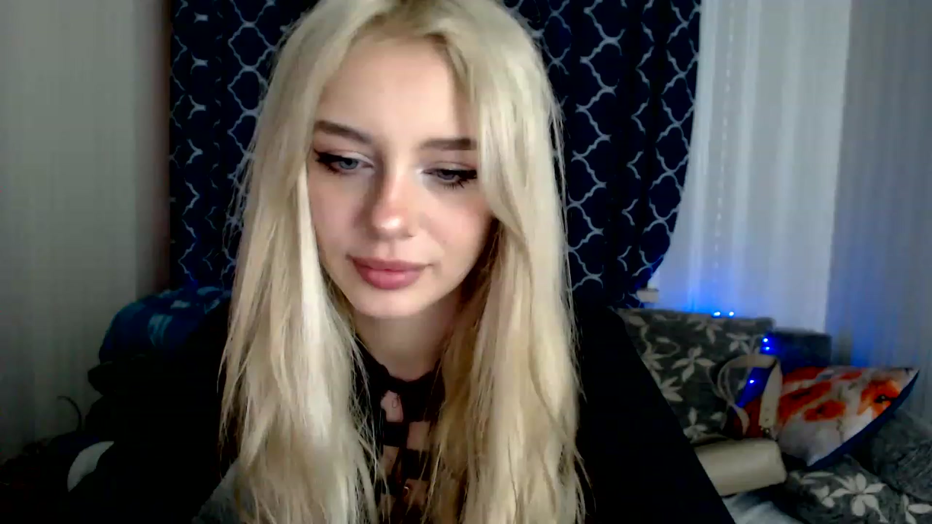 Gallery image thumbnail from Ririma_xo's myfreecams stream on, 11/26/2022, 09:08 image 5 of 20