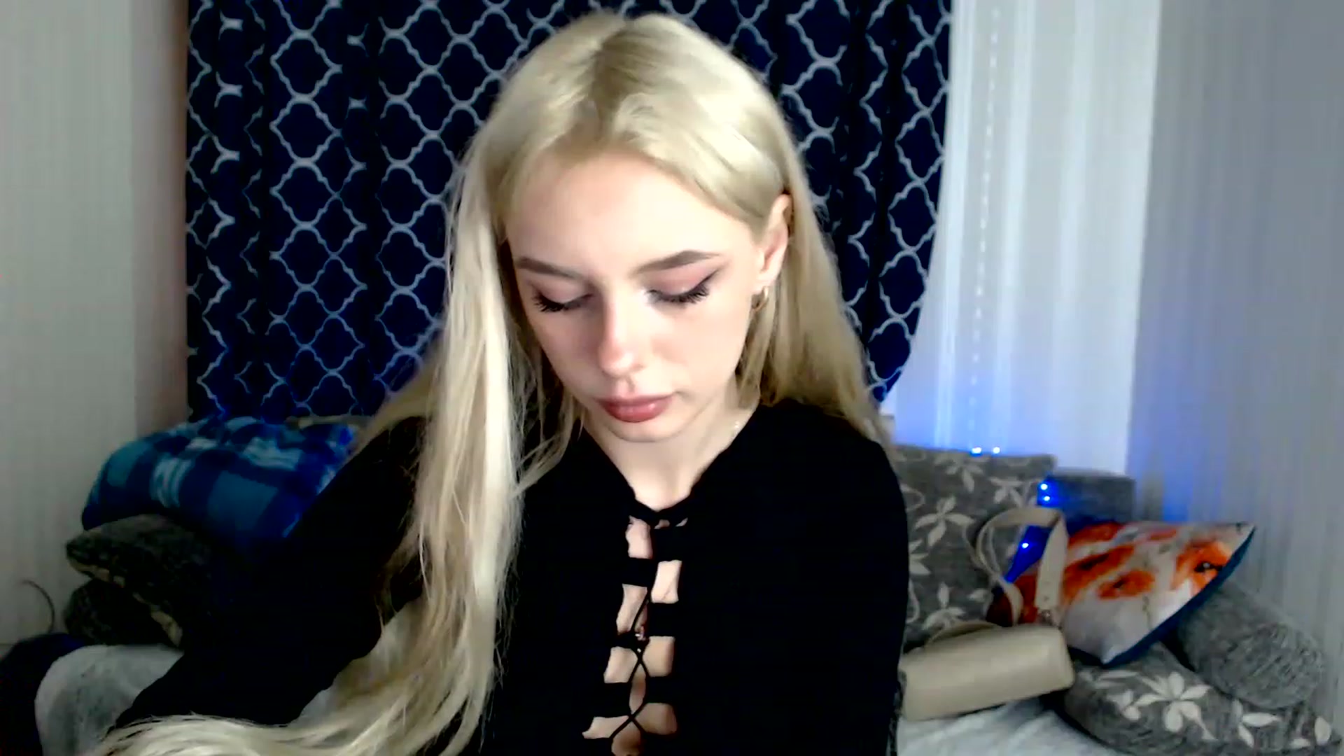 Gallery image thumbnail from Ririma_xo's myfreecams stream on, 11/26/2022, 09:08 image 11 of 20