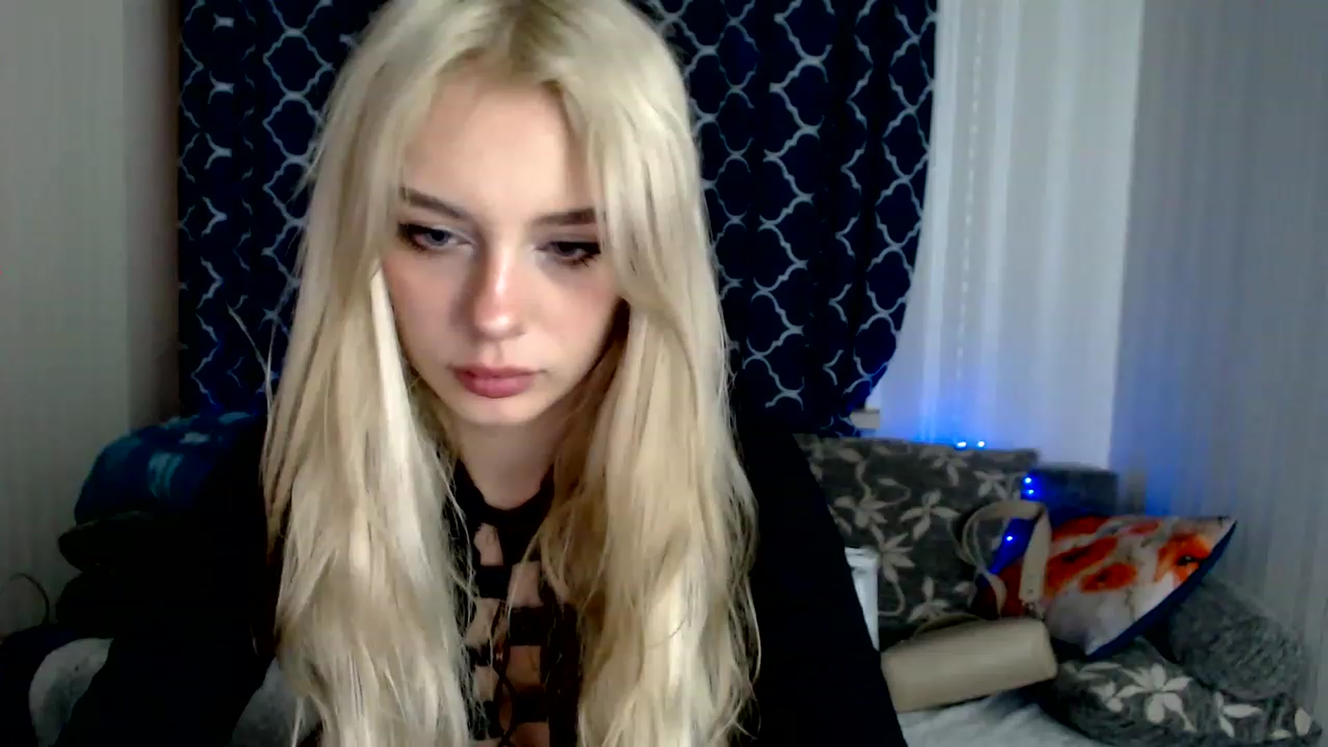 Gallery image thumbnail from Ririma_xo's myfreecams stream on, 11/26/2022, 09:08 image 3 of 20