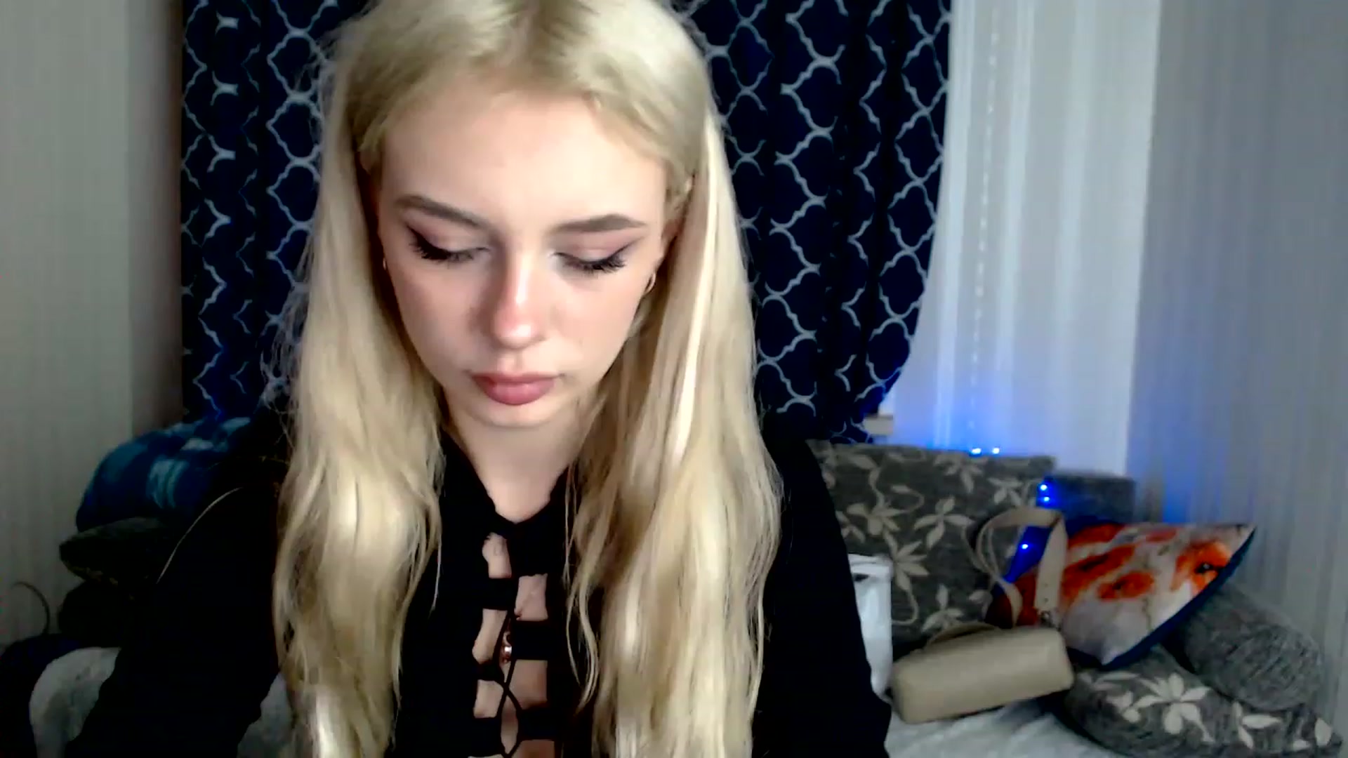 Gallery image thumbnail from Ririma_xo's myfreecams stream on, 11/26/2022, 09:08 image 2 of 20