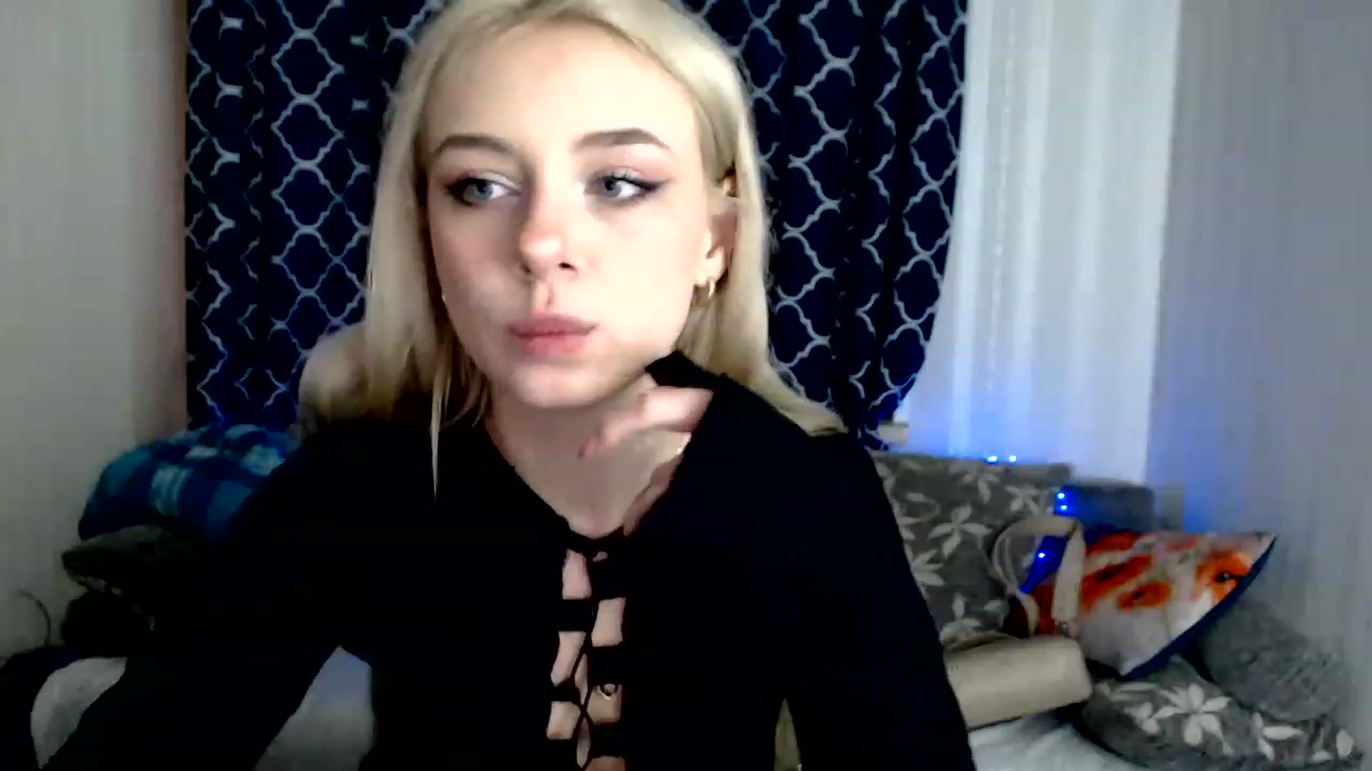 Gallery image thumbnail from Ririma_xo's myfreecams stream on, 11/26/2022, 09:08 image 16 of 20