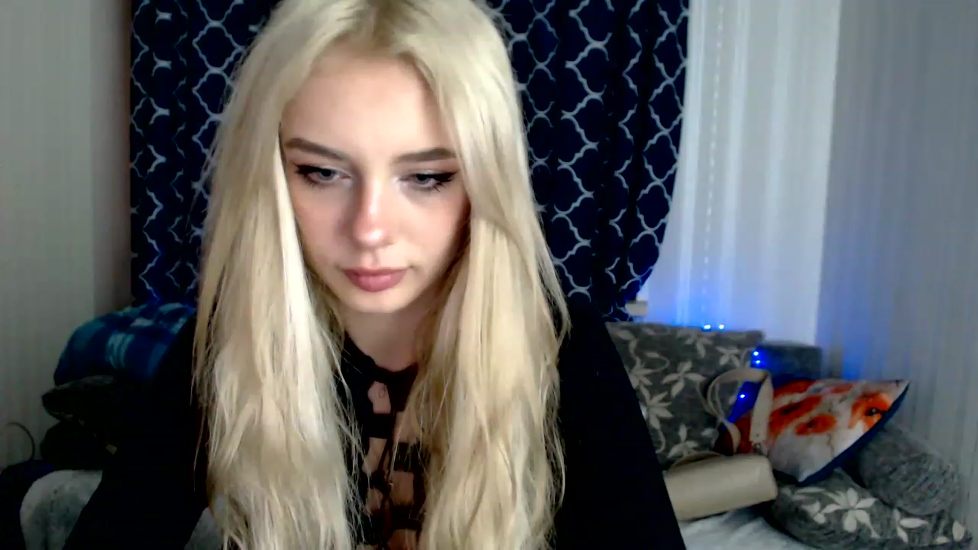 Gallery image thumbnail from Ririma_xo's myfreecams stream on, 11/26/2022, 09:08 image 4 of 20