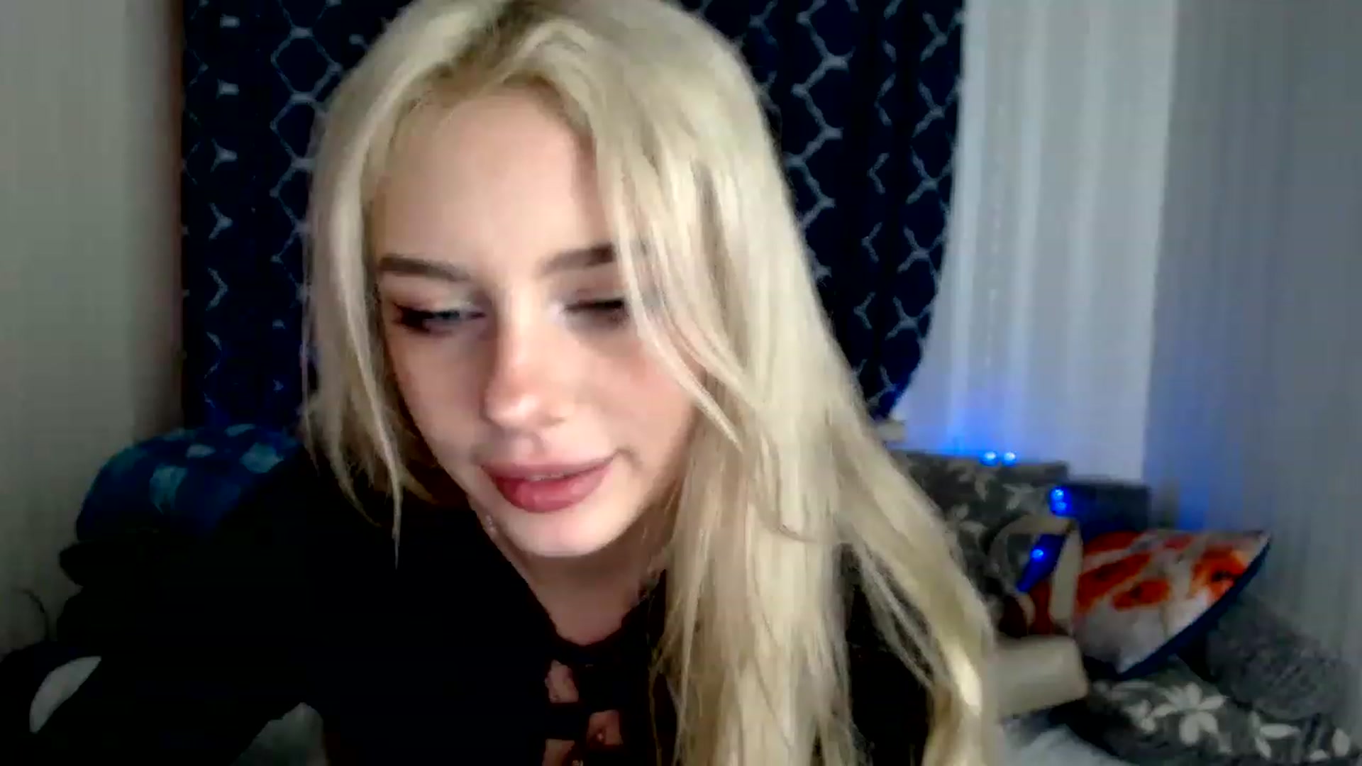 Gallery image thumbnail from Ririma_xo's myfreecams stream on, 11/26/2022, 09:08 image 14 of 20