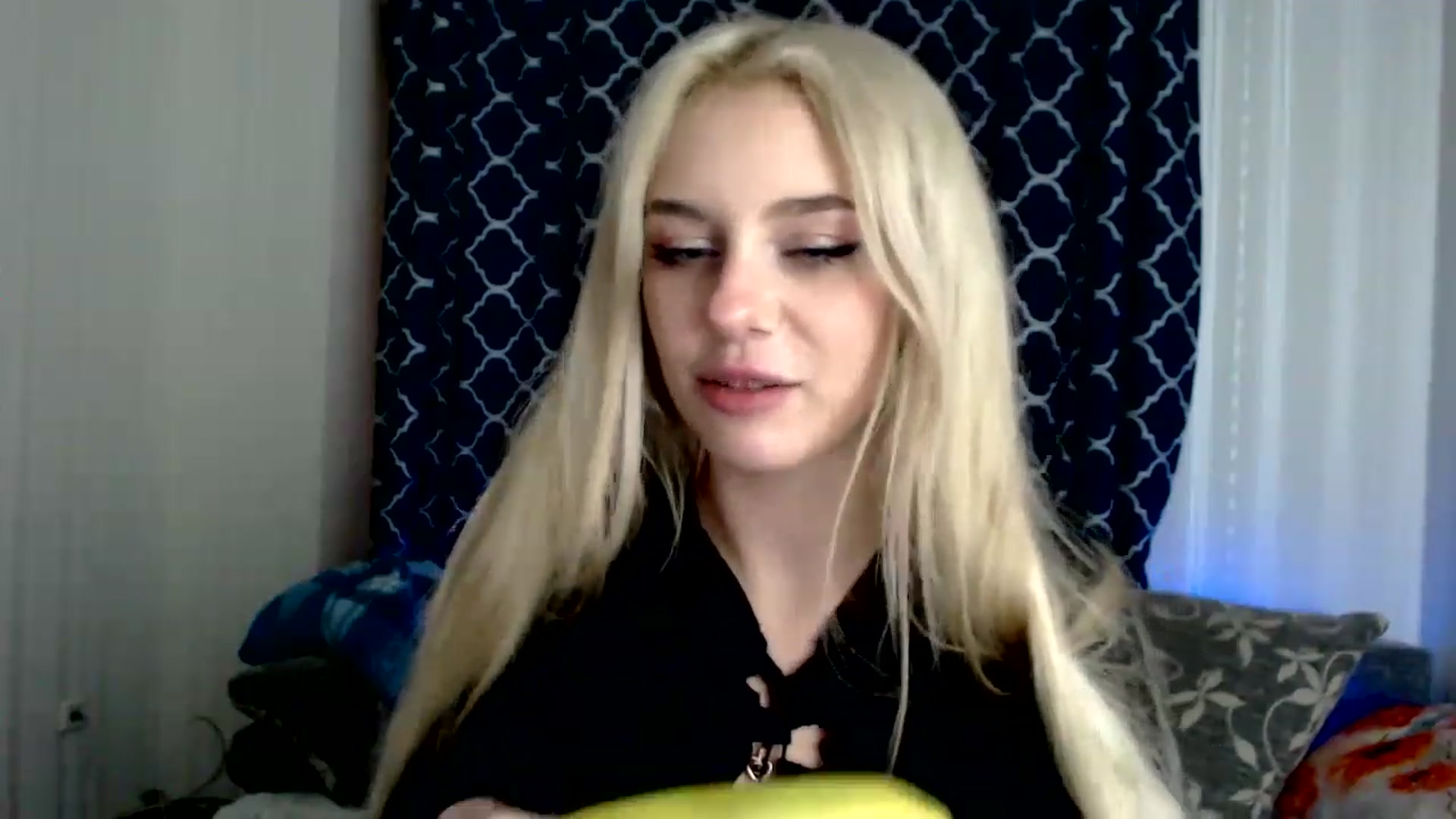 Gallery image thumbnail from Ririma_xo's myfreecams stream on, 11/26/2022, 11:18 image 13 of 20
