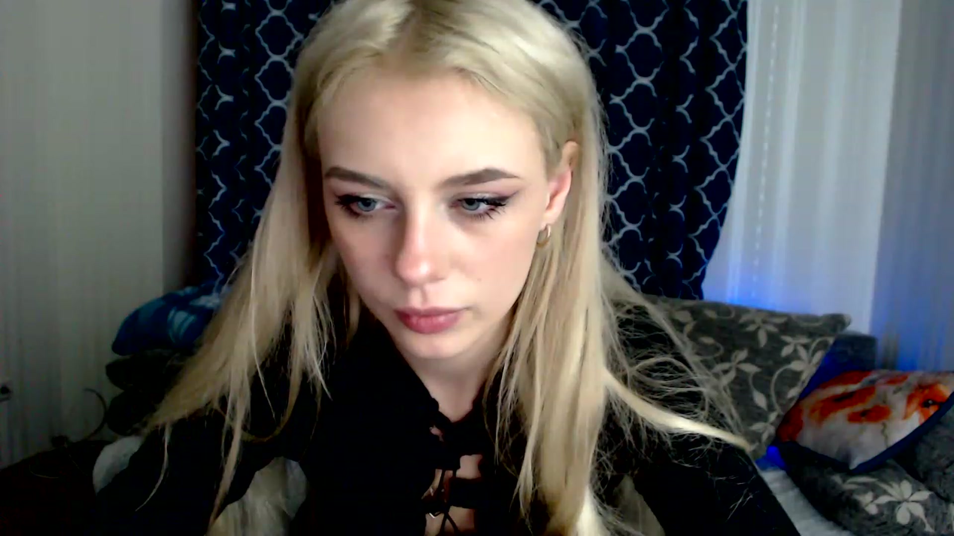 Gallery image thumbnail from Ririma_xo's myfreecams stream on, 11/26/2022, 11:18 image 18 of 20