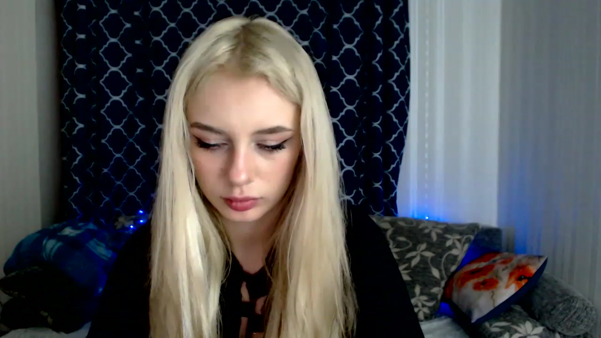Gallery image thumbnail from Ririma_xo's myfreecams stream on, 11/26/2022, 12:08 image 3 of 20