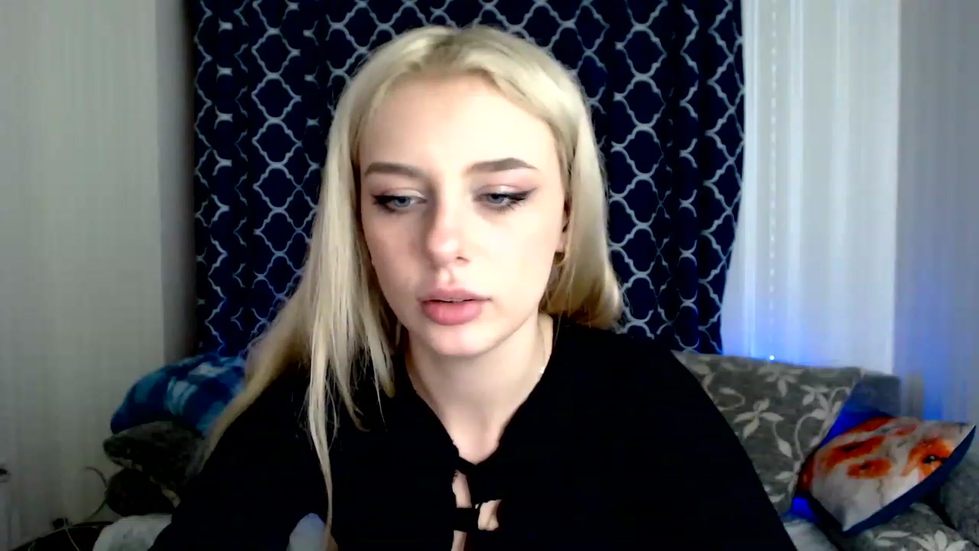Gallery image thumbnail from Ririma_xo's myfreecams stream on, 11/26/2022, 12:08 image 15 of 20
