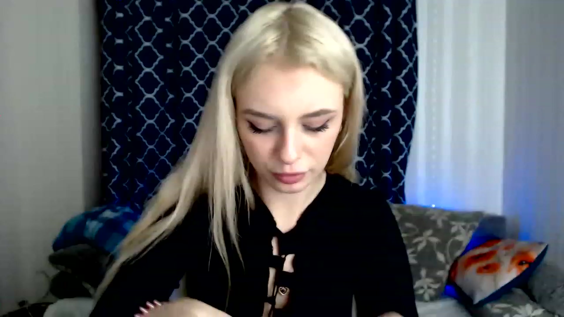 Gallery image thumbnail from Ririma_xo's myfreecams stream on, 11/26/2022, 12:08 image 17 of 20