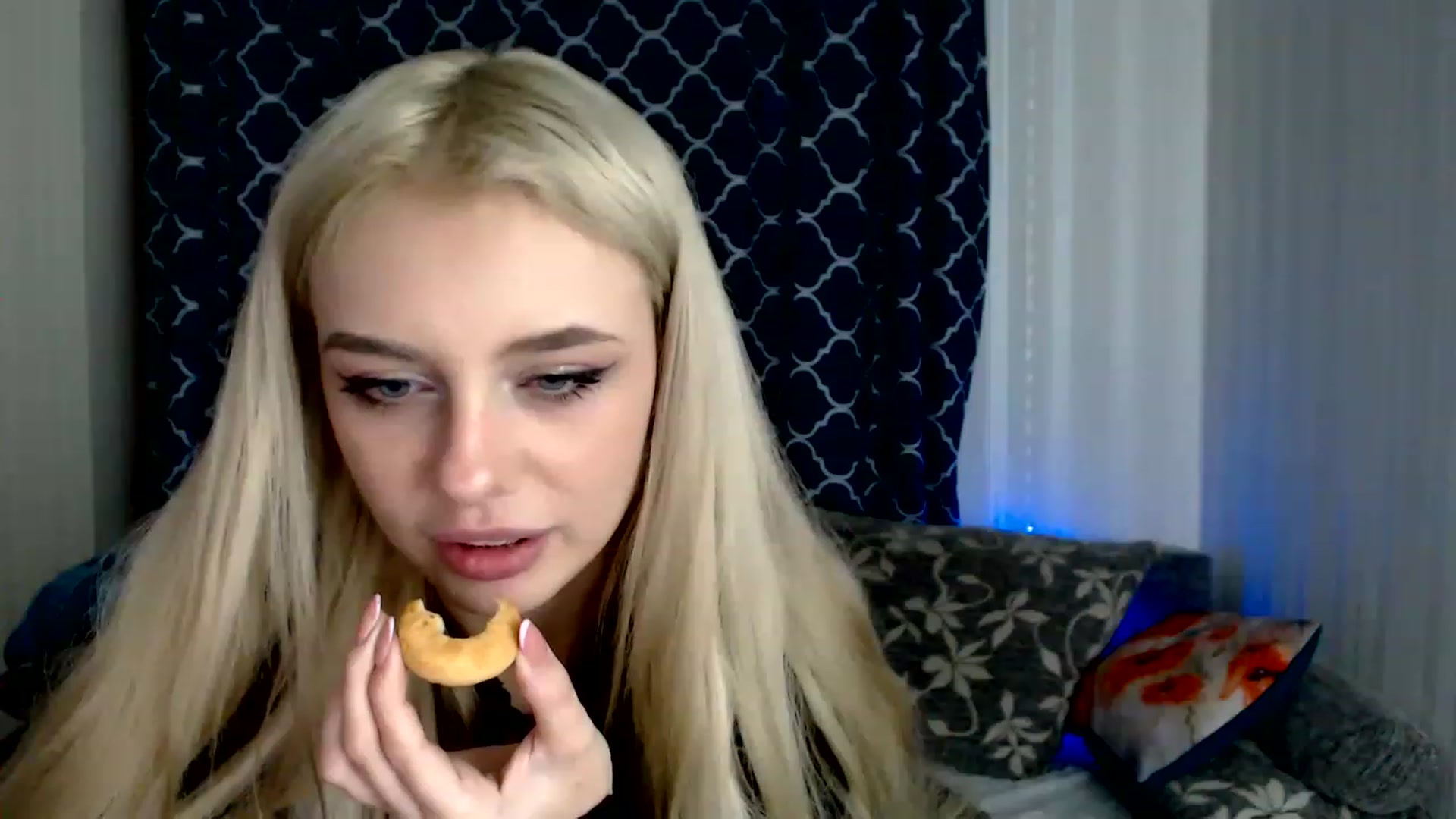 Gallery image thumbnail from Ririma_xo's myfreecams stream on, 11/26/2022, 12:08 image 10 of 20