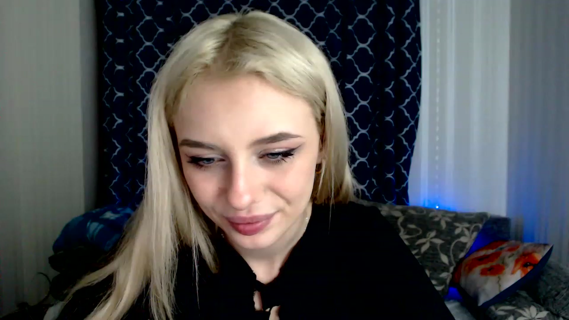 Gallery image thumbnail from Ririma_xo's myfreecams stream on, 11/26/2022, 12:08 image 18 of 20