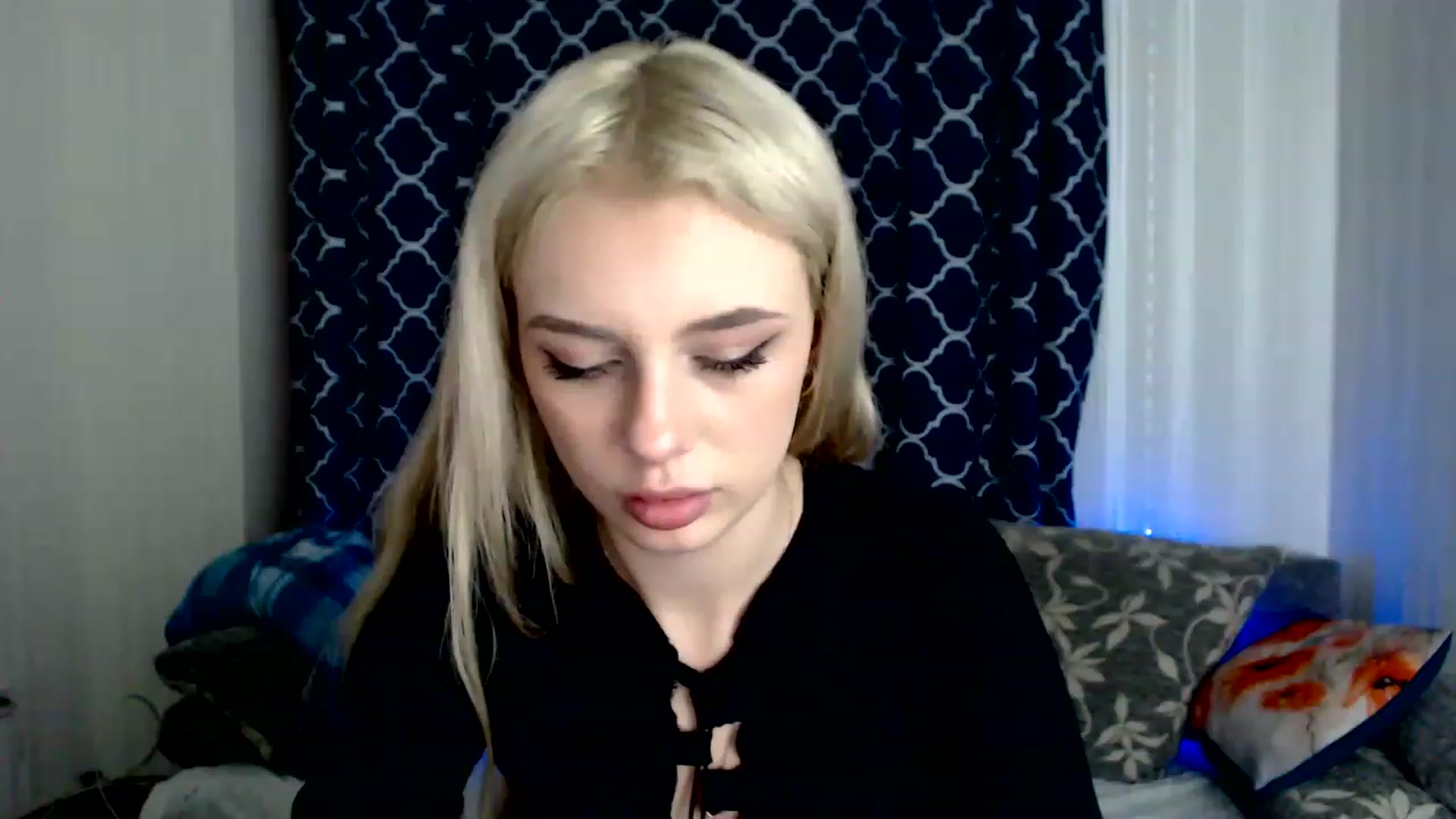 Gallery image thumbnail from Ririma_xo's myfreecams stream on, 11/26/2022, 12:08 image 14 of 20