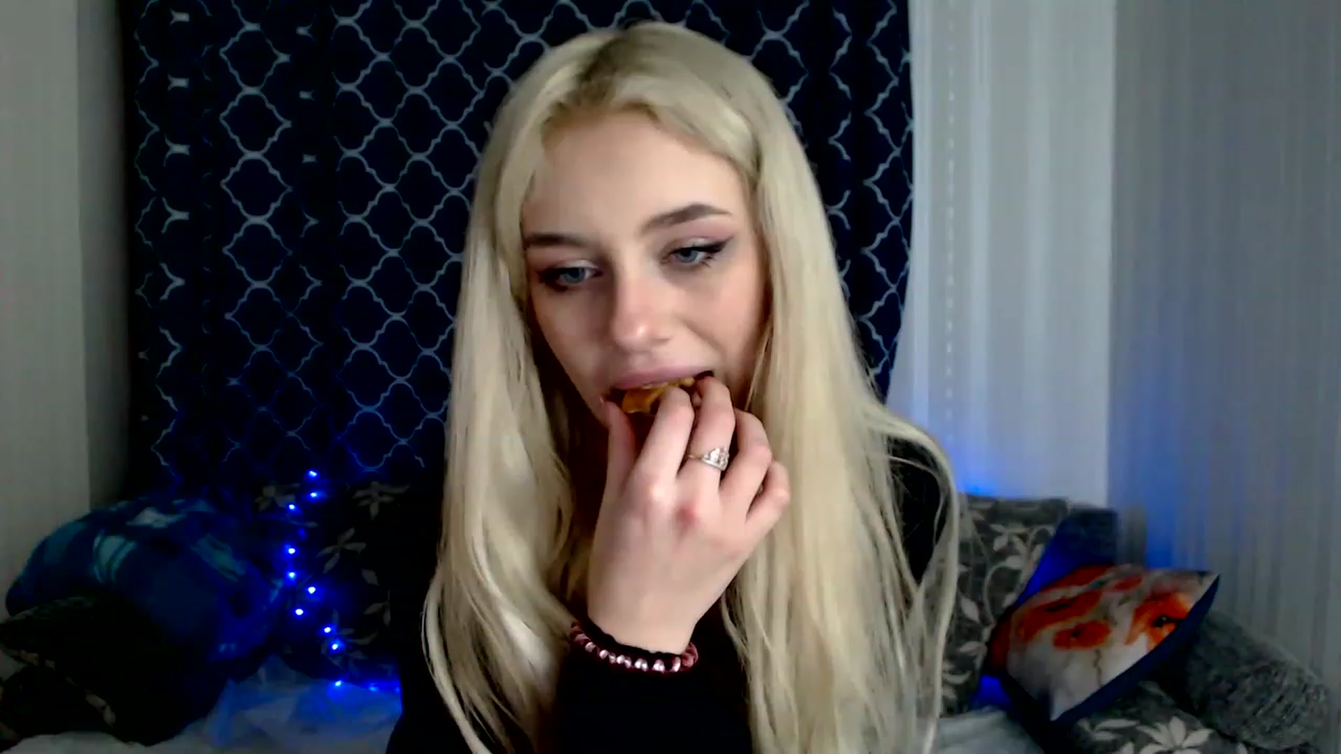 Gallery image thumbnail from Ririma_xo's myfreecams stream on, 11/26/2022, 12:08 image 6 of 20