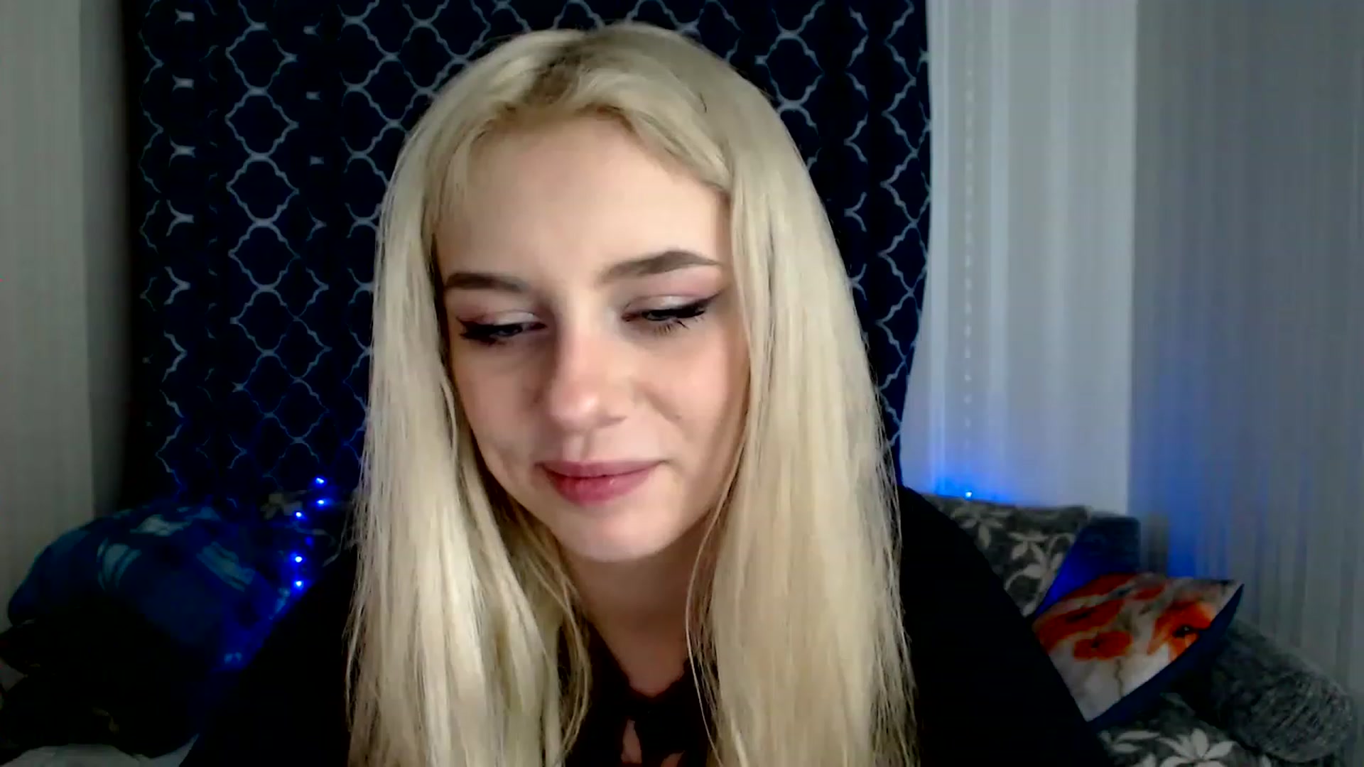 Gallery image thumbnail from Ririma_xo's myfreecams stream on, 11/26/2022, 12:08 image 4 of 20