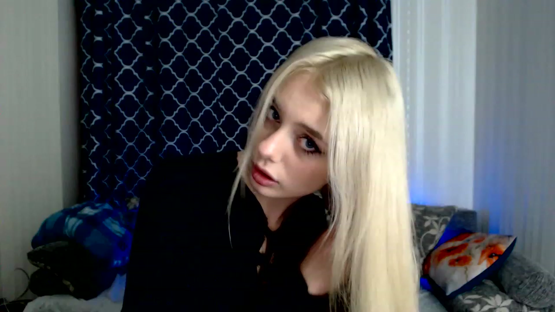 Gallery image thumbnail from Ririma_xo's myfreecams stream on, 11/26/2022, 13:02 image 3 of 20