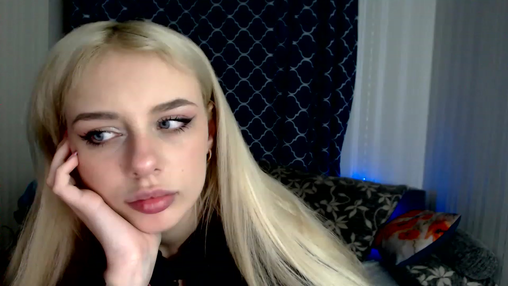 Gallery image thumbnail from Ririma_xo's myfreecams stream on, 11/26/2022, 13:02 image 8 of 20