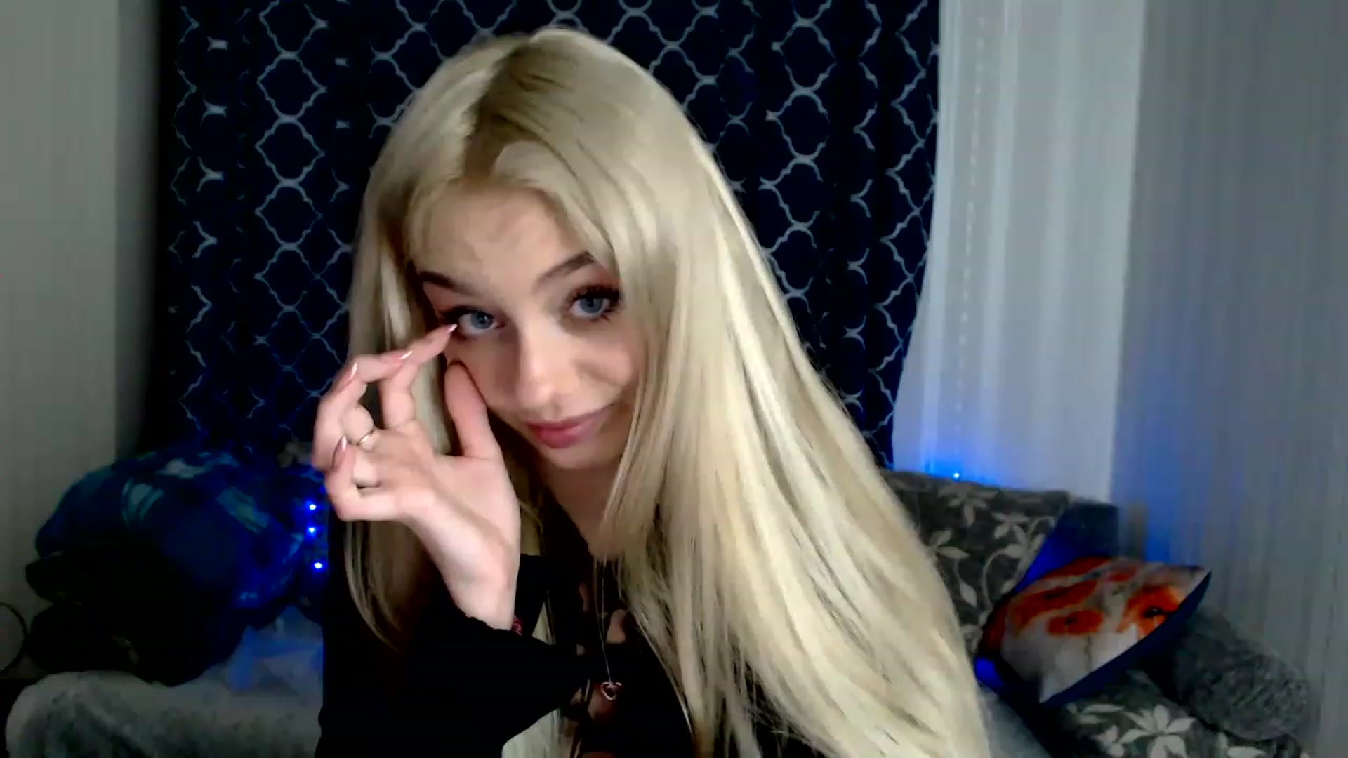 Gallery image thumbnail from Ririma_xo's myfreecams stream on, 11/26/2022, 13:02 image 11 of 20