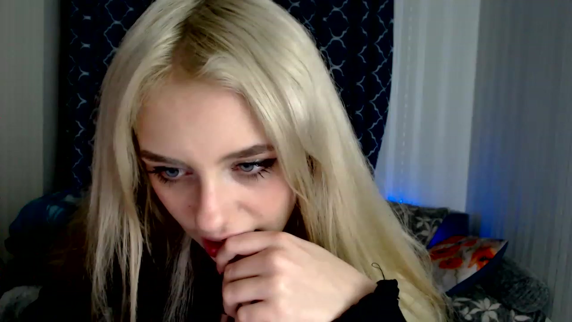 Gallery image thumbnail from Ririma_xo's myfreecams stream on, 11/26/2022, 13:02 image 12 of 20