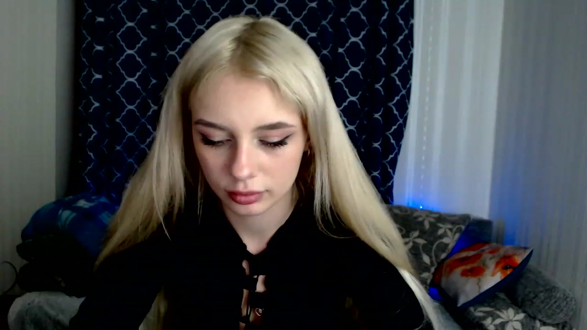 Gallery image thumbnail from Ririma_xo's myfreecams stream on, 11/26/2022, 13:02 image 7 of 20
