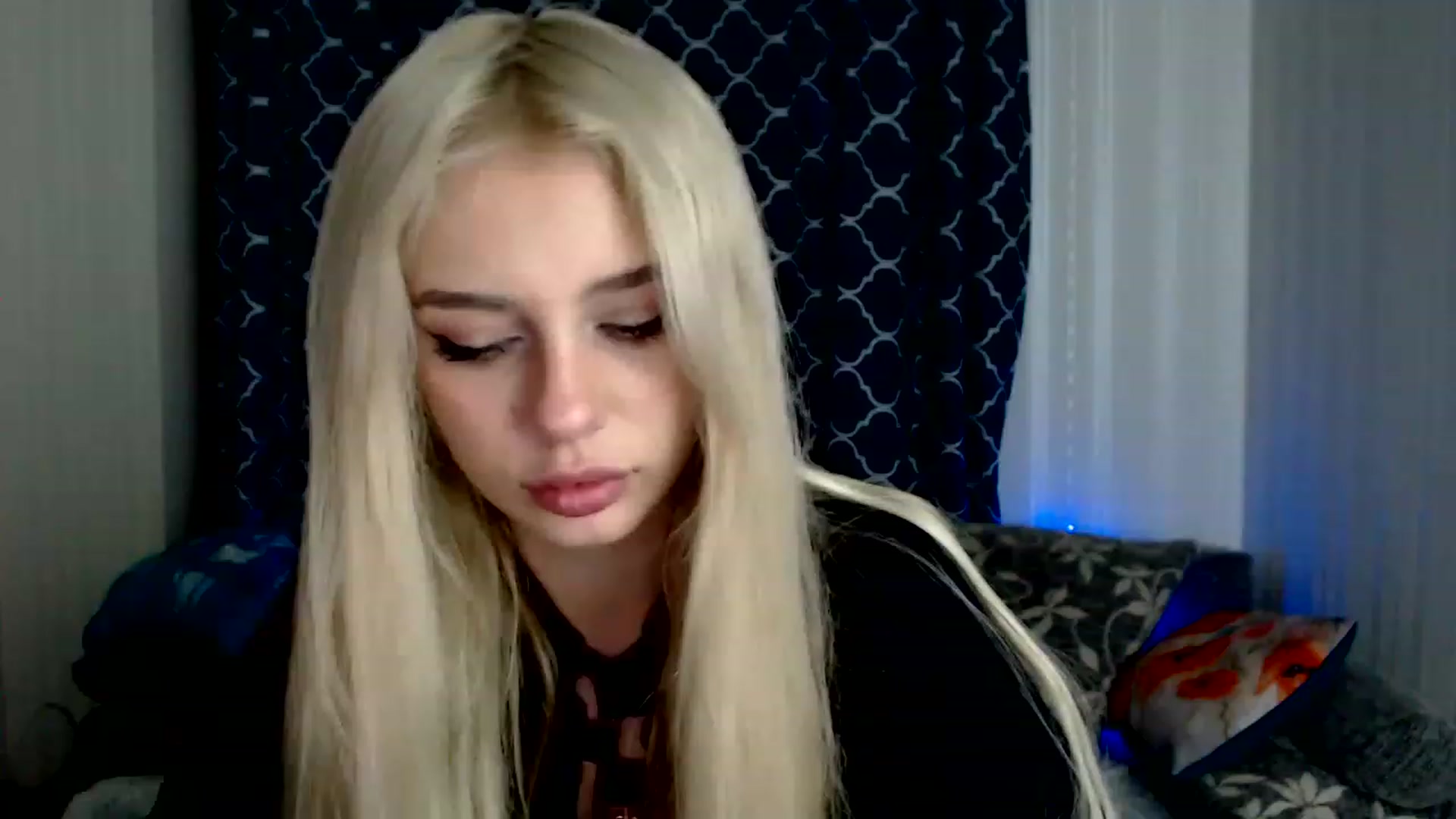 Gallery image thumbnail from Ririma_xo's myfreecams stream on, 11/26/2022, 13:02 image 1 of 20