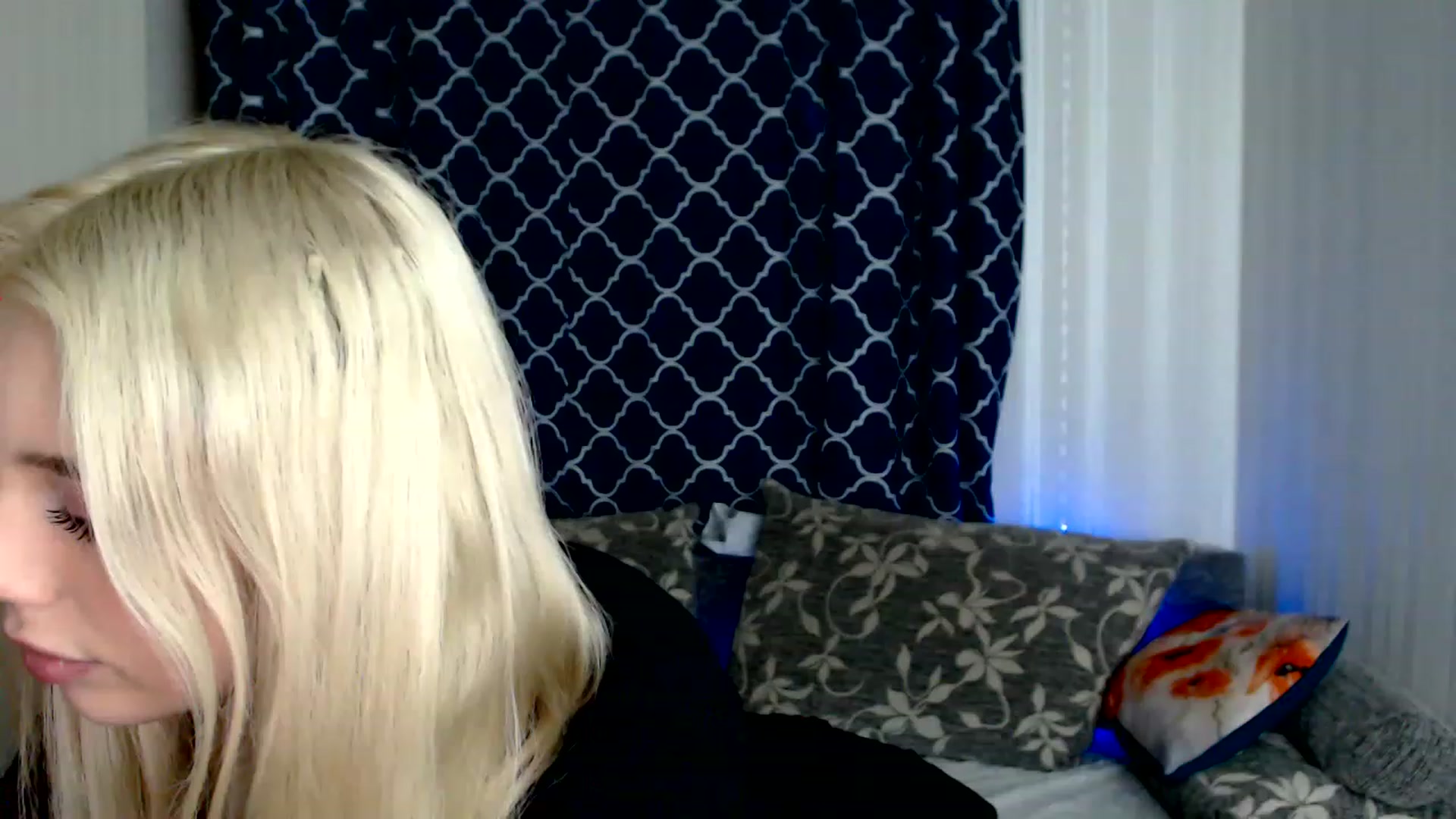 Gallery image thumbnail from Ririma_xo's myfreecams stream on, 11/26/2022, 13:02 image 5 of 20