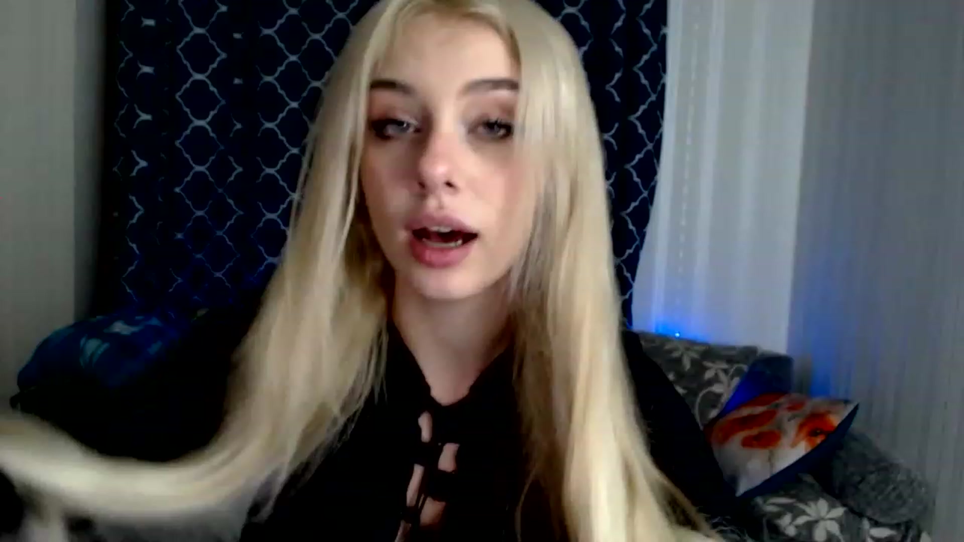 Gallery image thumbnail from Ririma_xo's myfreecams stream on, 11/26/2022, 13:02 image 6 of 20