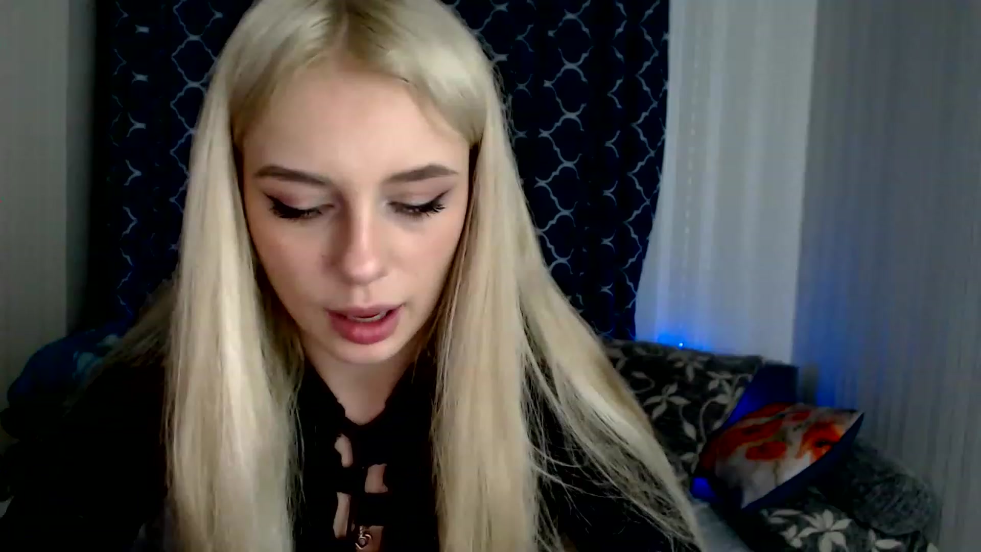 Gallery image thumbnail from Ririma_xo's myfreecams stream on, 11/26/2022, 13:02 image 16 of 20