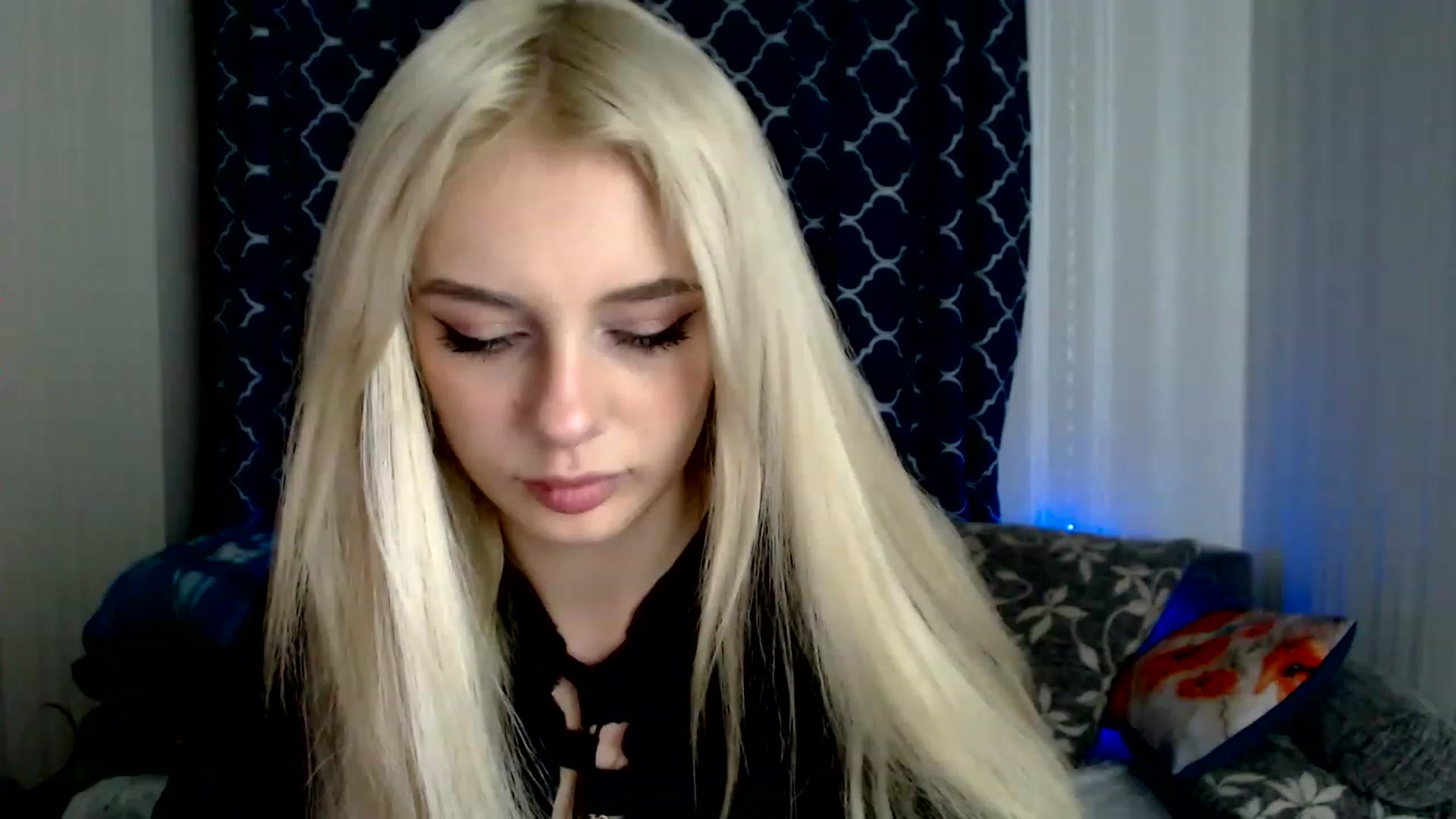 Gallery image thumbnail from Ririma_xo's myfreecams stream on, 11/26/2022, 13:02 image 2 of 20