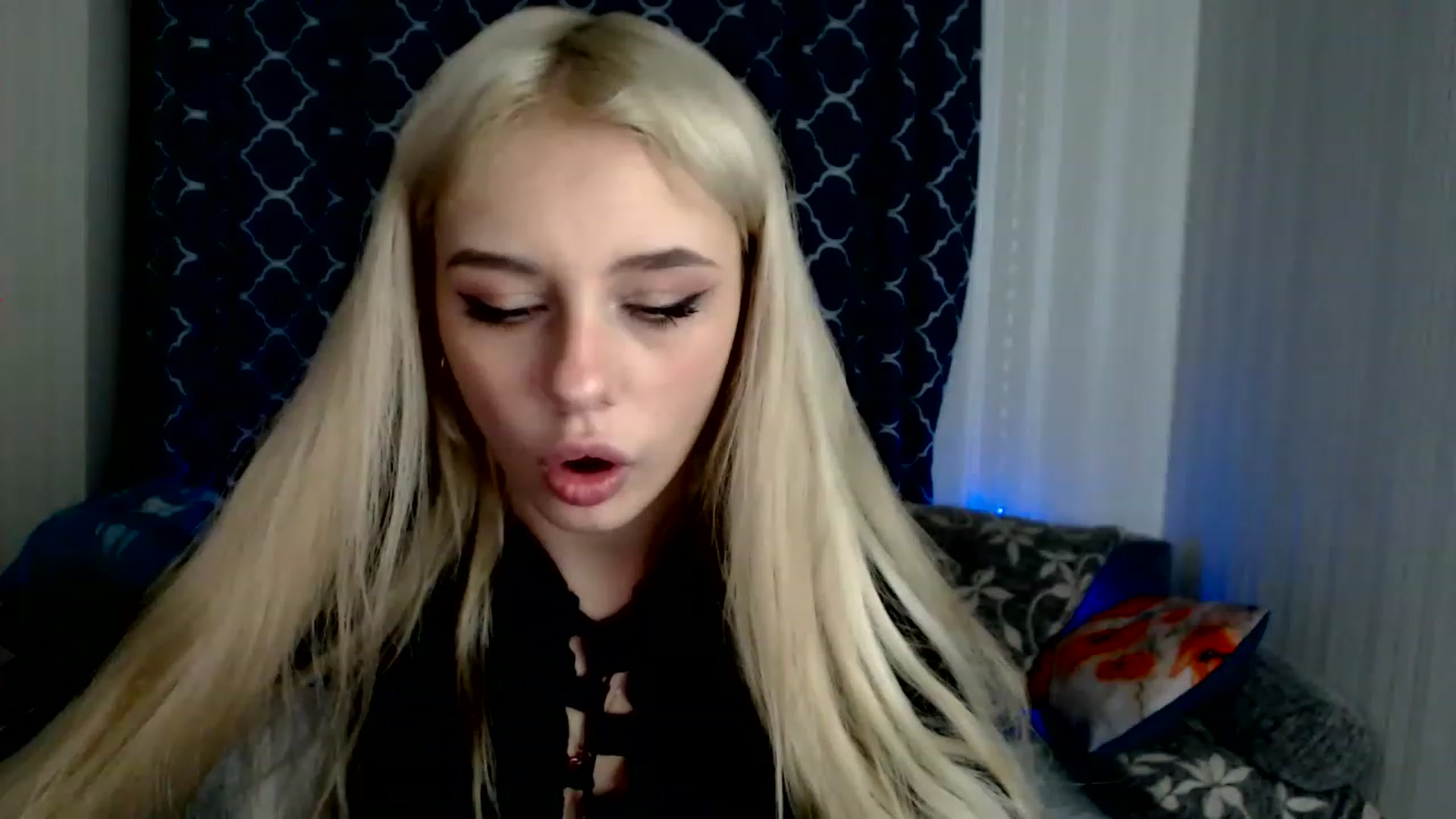 Gallery image thumbnail from Ririma_xo's myfreecams stream on, 11/26/2022, 13:02 image 19 of 20