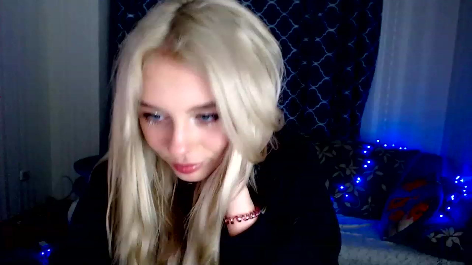 Gallery image thumbnail from Ririma_xo's myfreecams stream on, 11/27/2022, 15:06 image 2 of 20