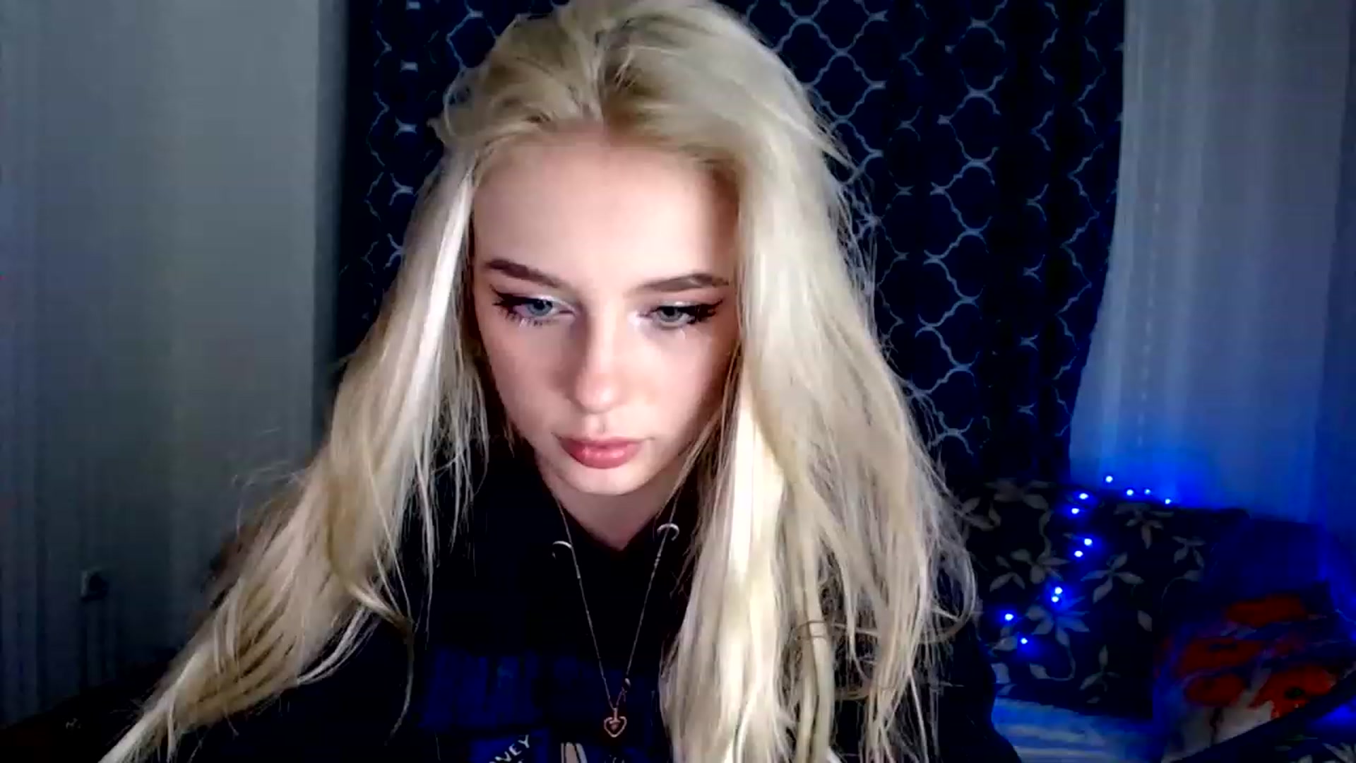 Gallery image thumbnail from Ririma_xo's myfreecams stream on, 11/27/2022, 15:06 image 12 of 20
