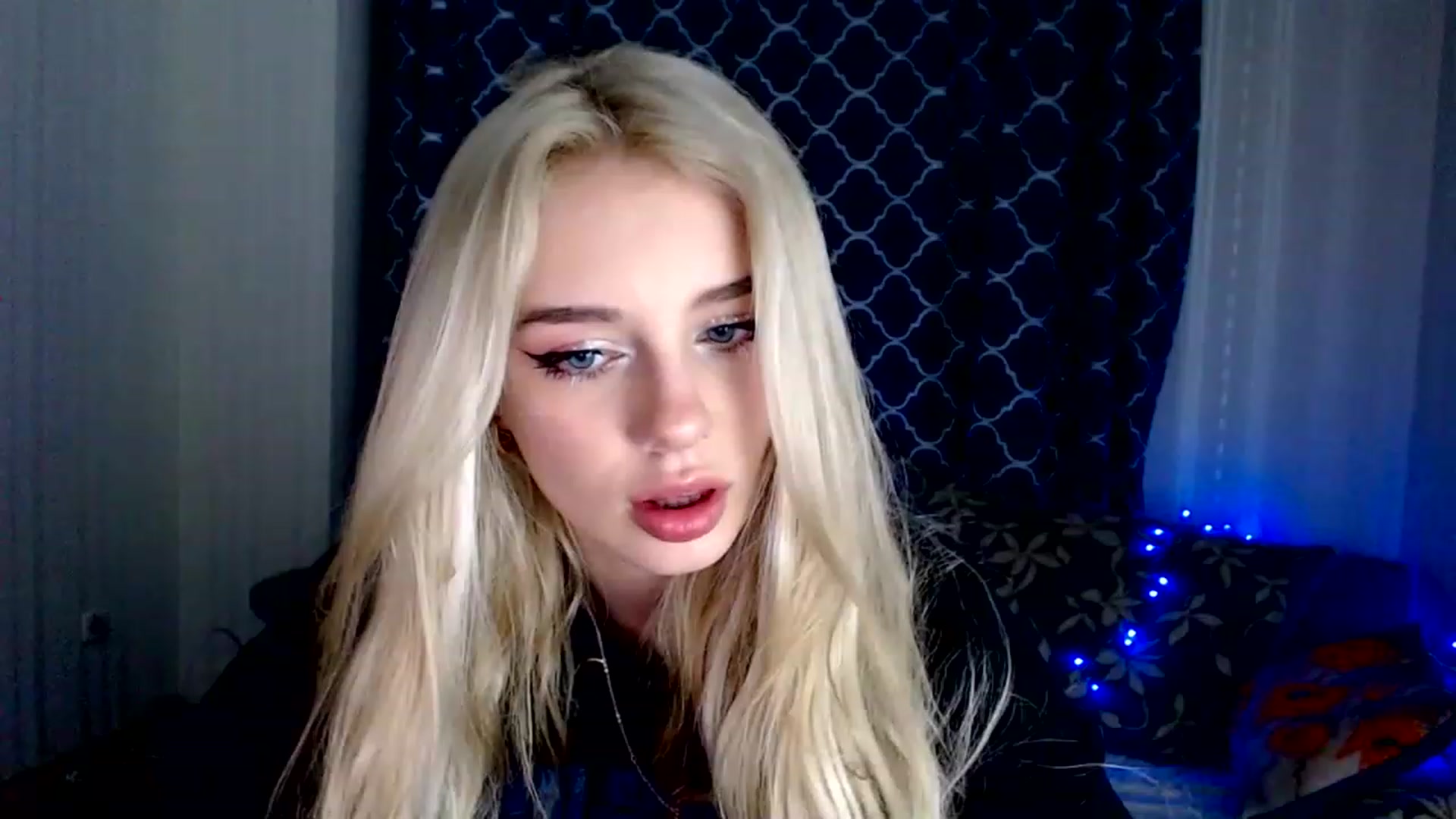 Gallery image thumbnail from Ririma_xo's myfreecams stream on, 11/27/2022, 15:06 image 13 of 20
