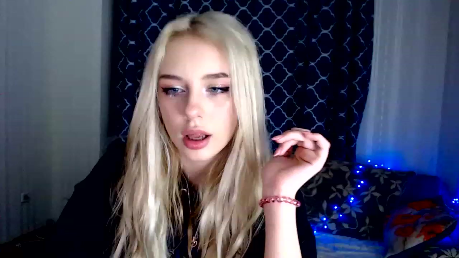 Gallery image thumbnail from Ririma_xo's myfreecams stream on, 11/27/2022, 15:06 image 15 of 20