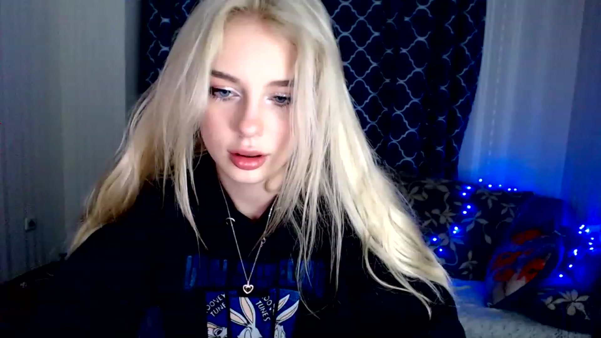 Gallery image thumbnail from Ririma_xo's myfreecams stream on, 11/27/2022, 15:06 image 4 of 20