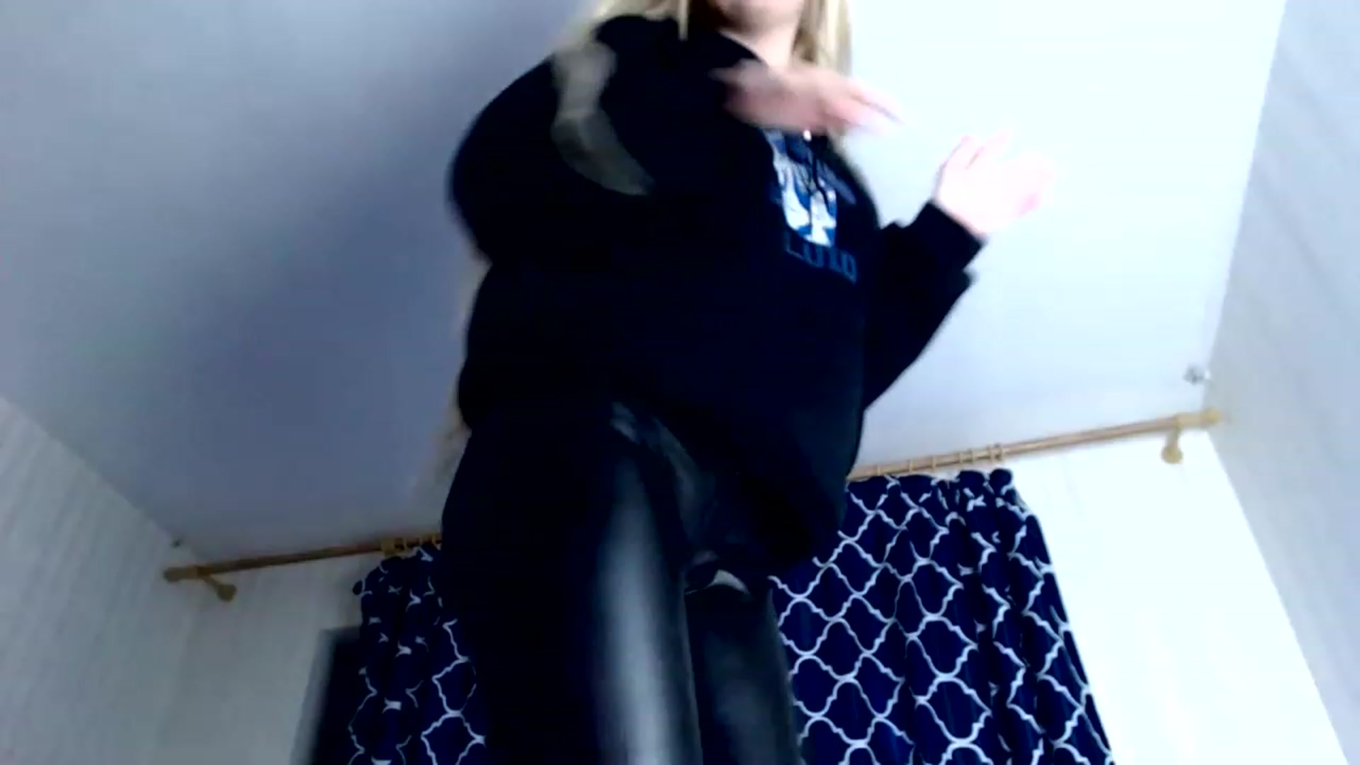 Gallery image thumbnail from Ririma_xo's myfreecams stream on, 11/27/2022, 15:06 image 6 of 20