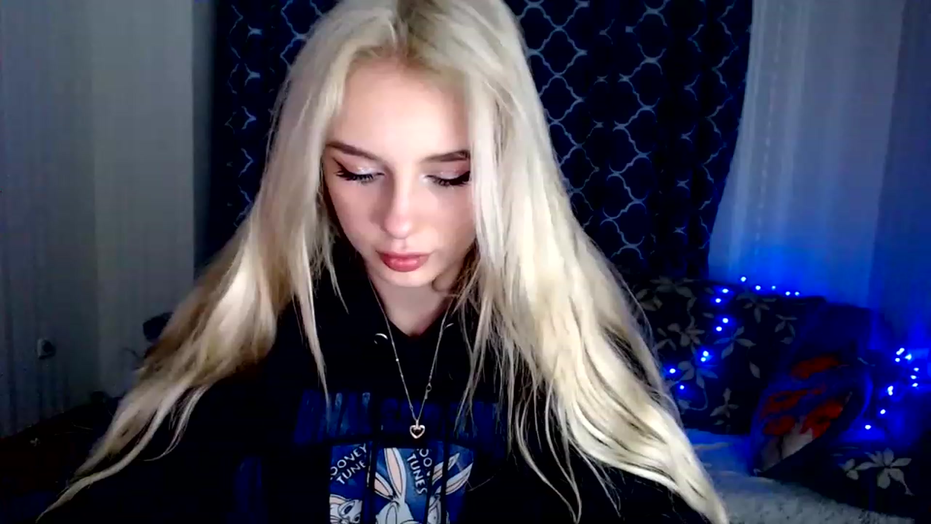 Gallery image thumbnail from Ririma_xo's myfreecams stream on, 11/27/2022, 15:06 image 5 of 20