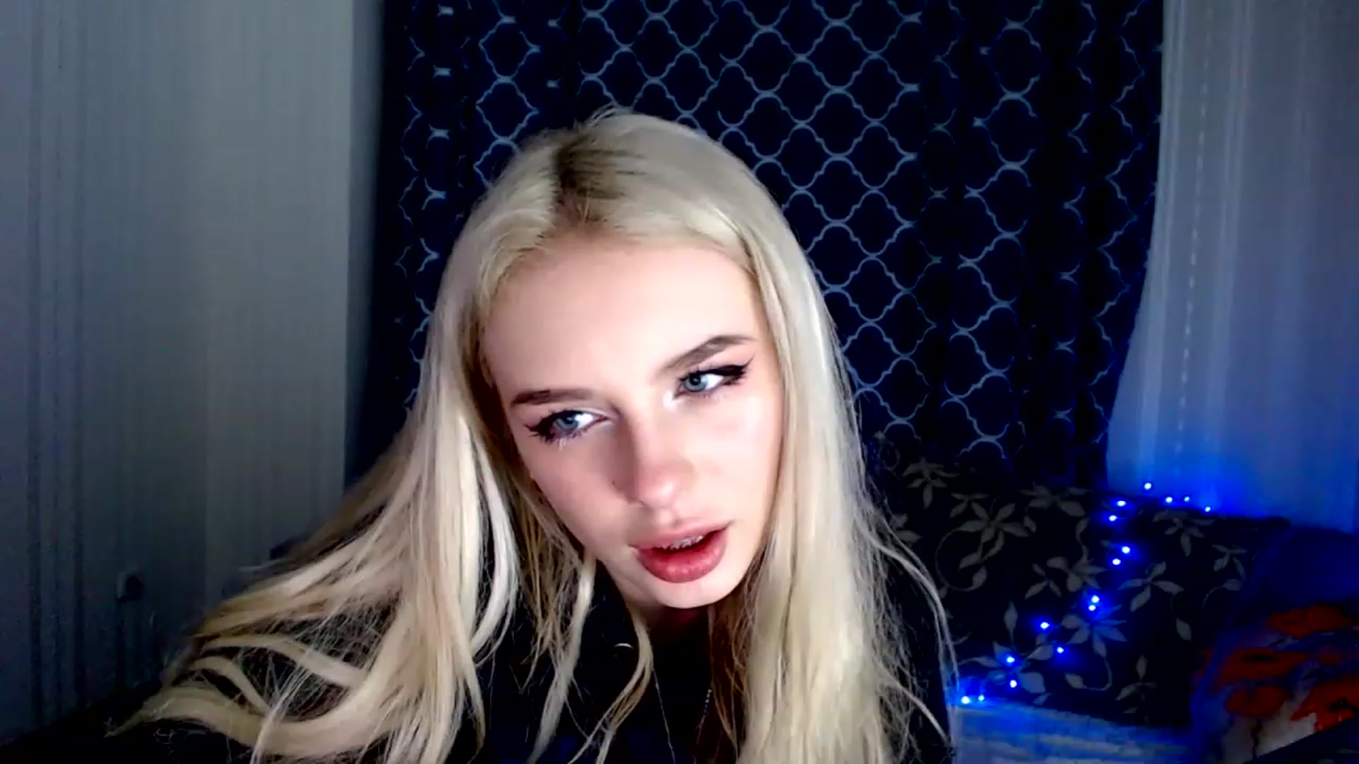 Gallery image thumbnail from Ririma_xo's myfreecams stream on, 11/27/2022, 15:06 image 8 of 20