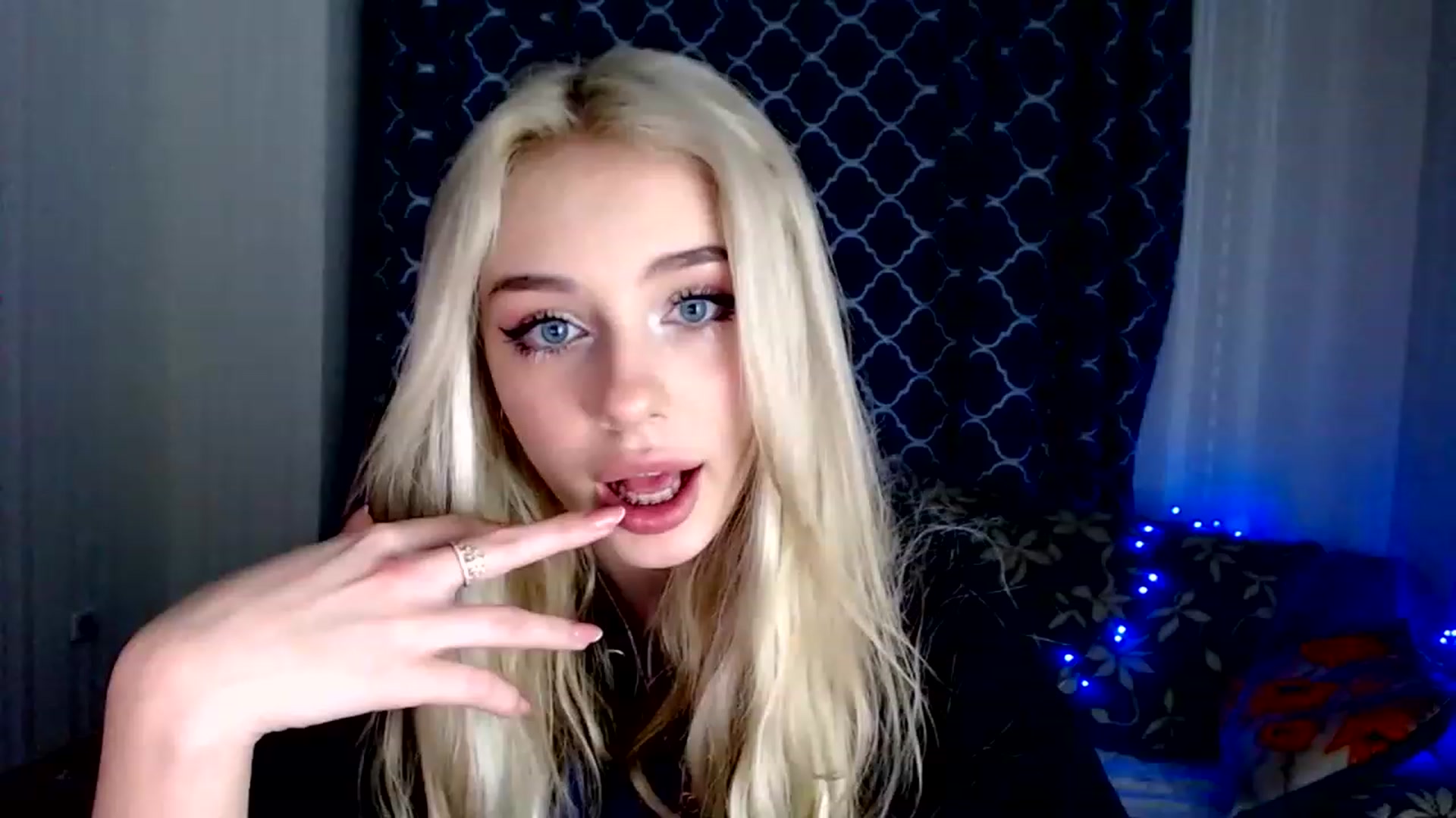 Gallery image thumbnail from Ririma_xo's myfreecams stream on, 11/27/2022, 15:06 image 14 of 20