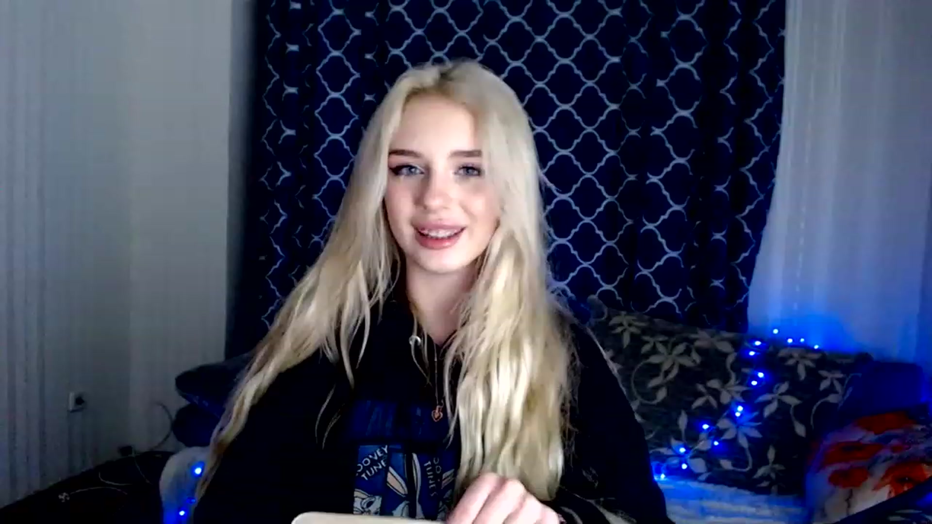 Gallery image thumbnail from Ririma_xo's myfreecams stream on, 11/27/2022, 15:06 image 9 of 20