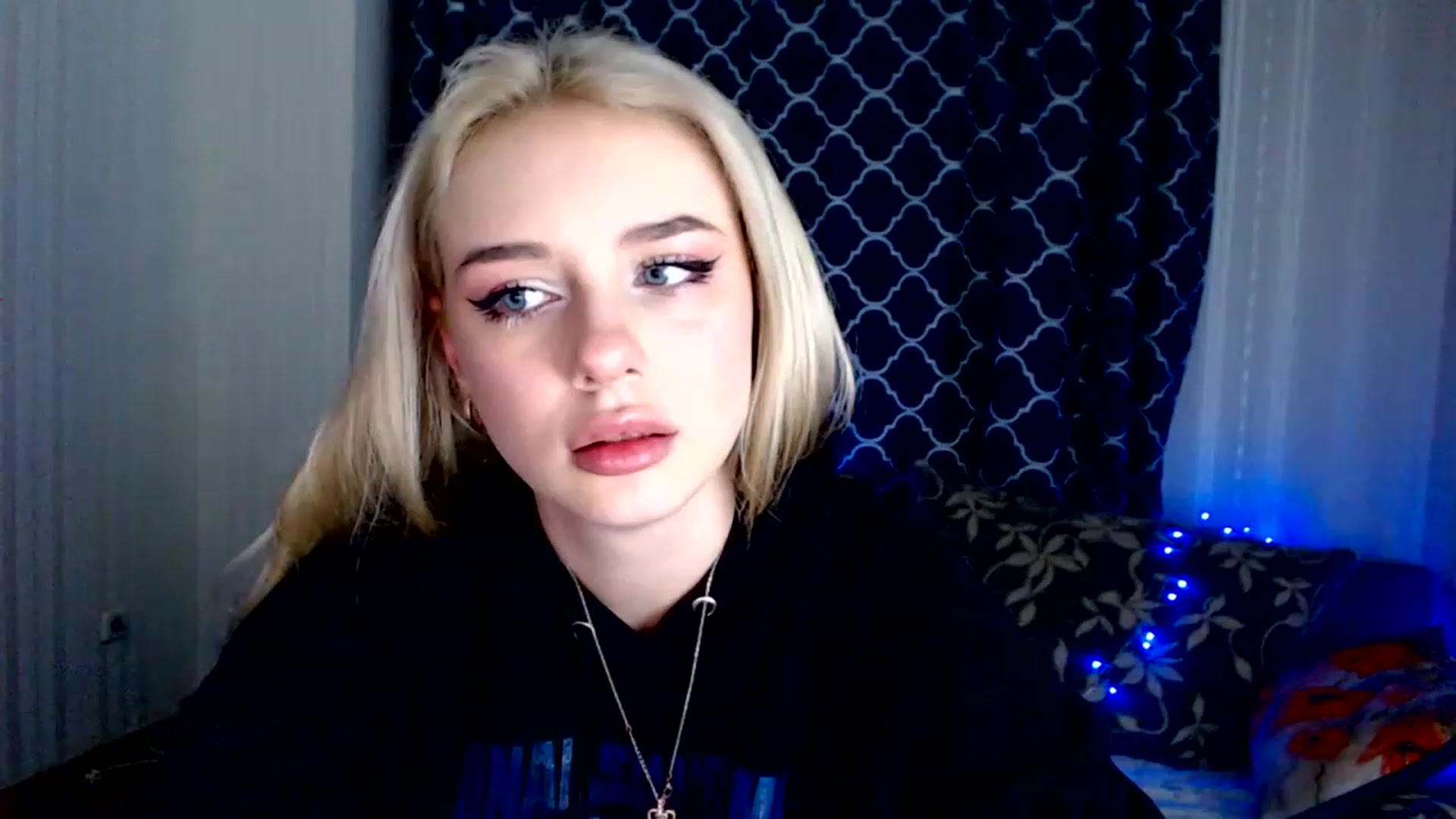 Gallery image thumbnail from Ririma_xo's myfreecams stream on, 11/27/2022, 15:06 image 10 of 20
