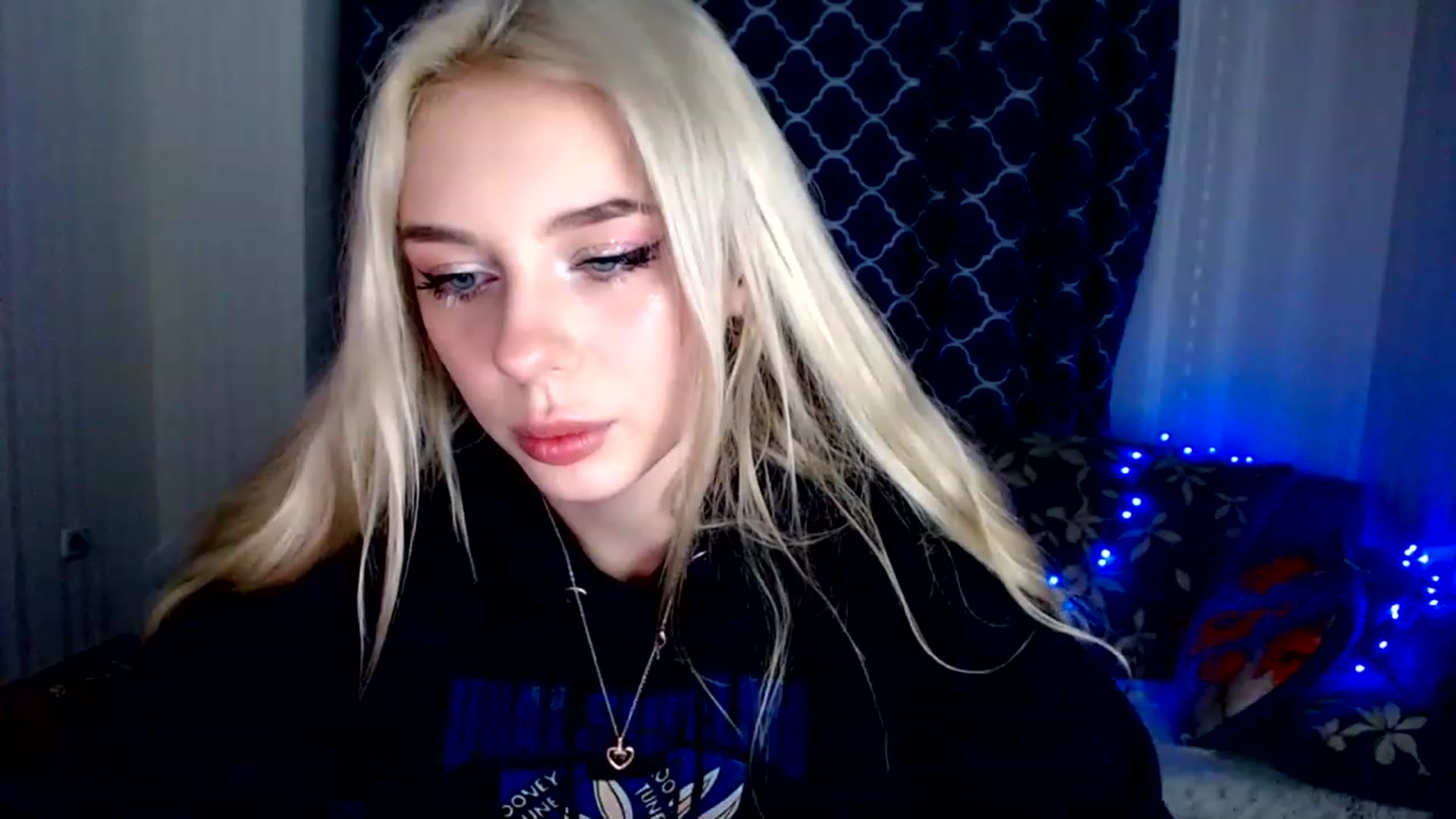 Gallery image thumbnail from Ririma_xo's myfreecams stream on, 11/27/2022, 15:06 image 3 of 20