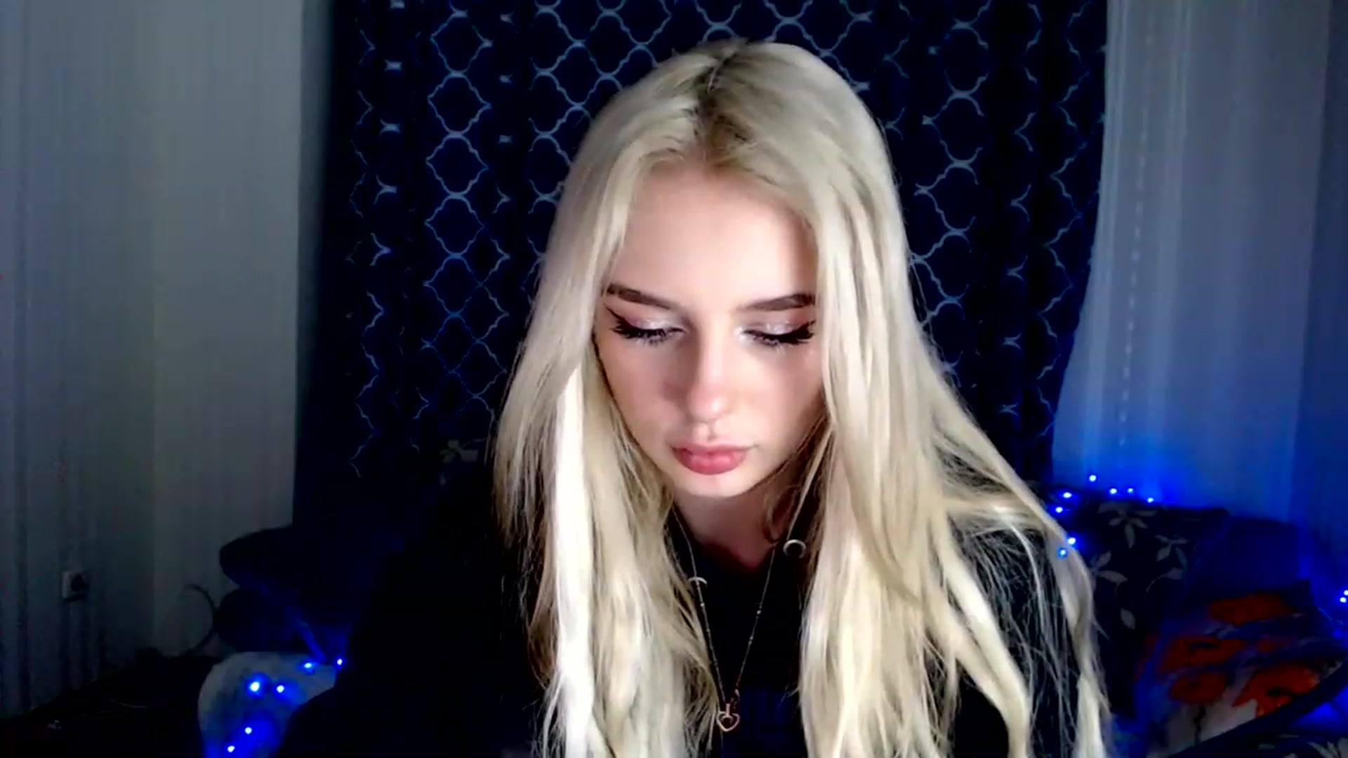 Gallery image thumbnail from Ririma_xo's myfreecams stream on, 11/27/2022, 15:06 image 17 of 20