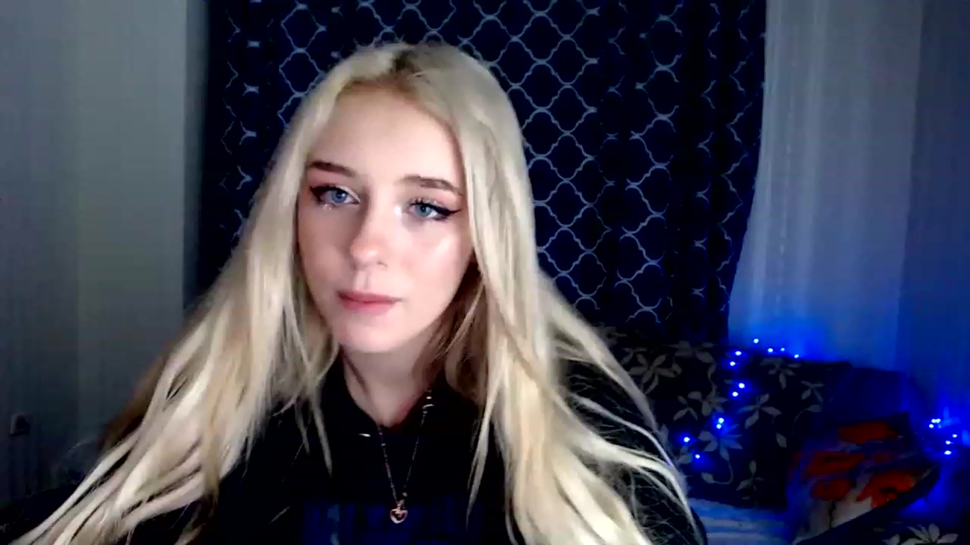 Gallery image thumbnail from Ririma_xo's myfreecams stream on, 11/27/2022, 15:06 image 19 of 20