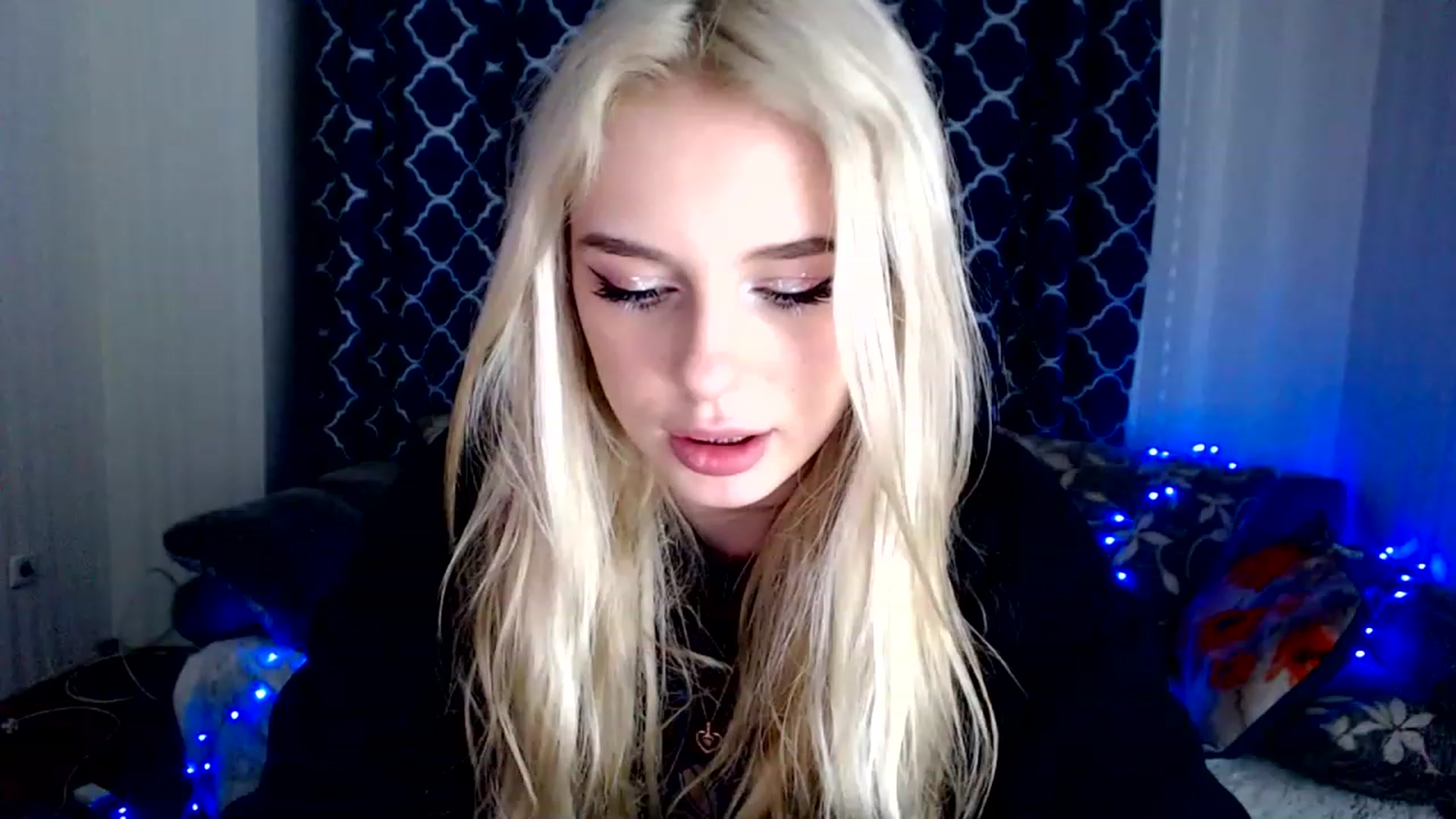 Gallery image thumbnail from Ririma_xo's myfreecams stream on, 11/27/2022, 16:39 image 8 of 20