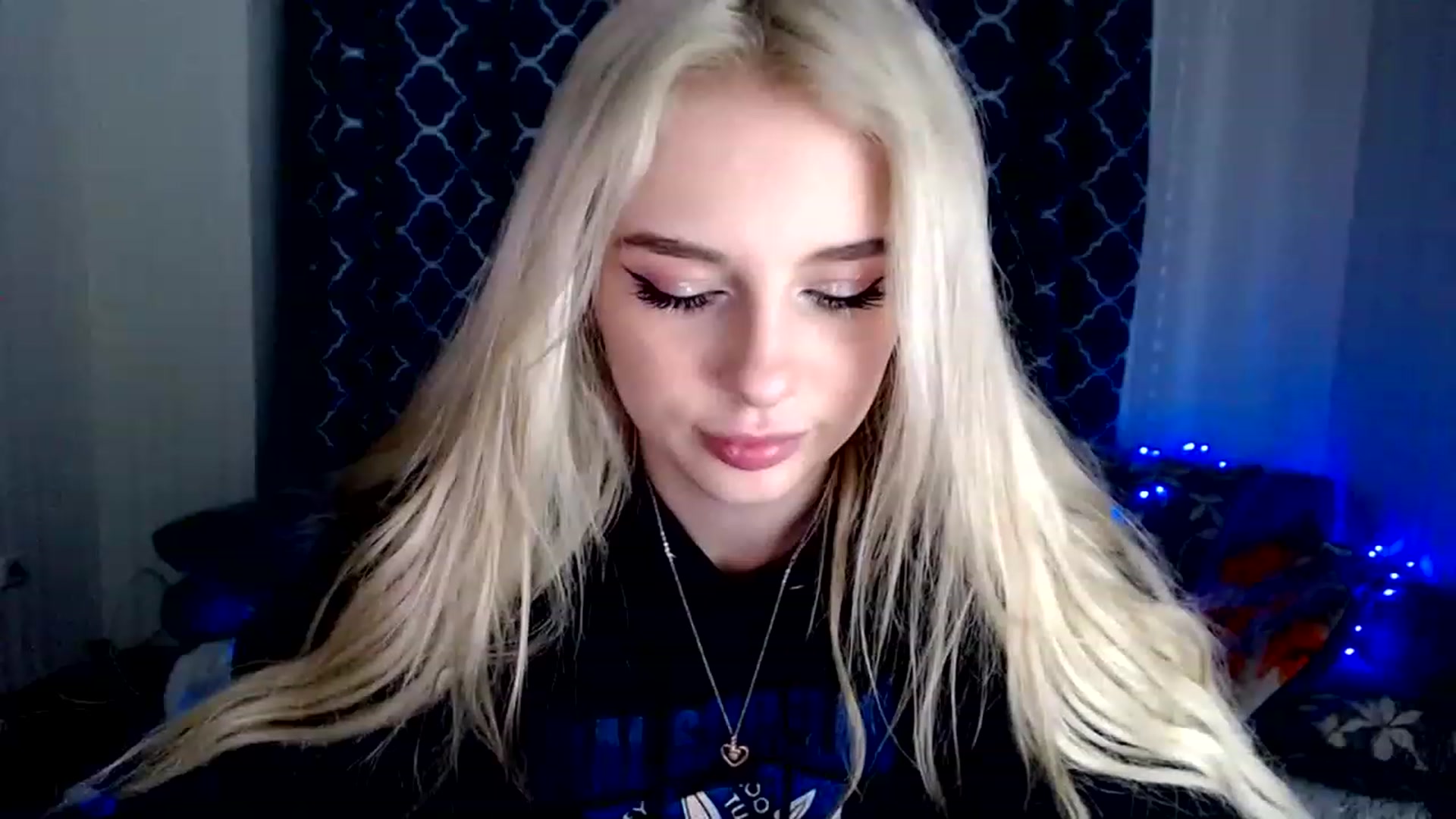 Gallery image thumbnail from Ririma_xo's myfreecams stream on, 11/27/2022, 16:39 image 19 of 20